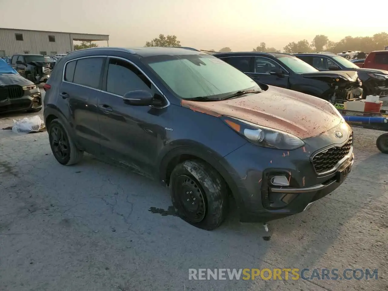 4 Photograph of a damaged car KNDP6CAC5L7657928 KIA SPORTAGE 2020