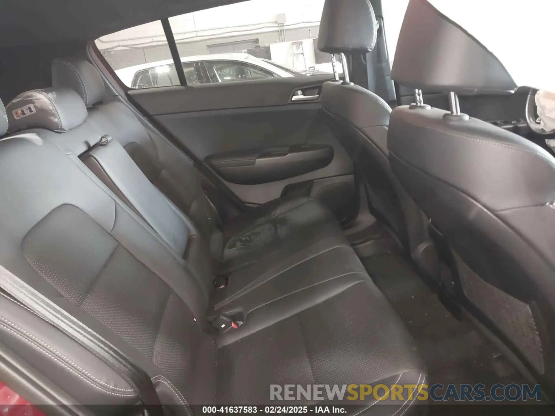 8 Photograph of a damaged car KNDP6CAC5L7666953 KIA SPORTAGE 2020