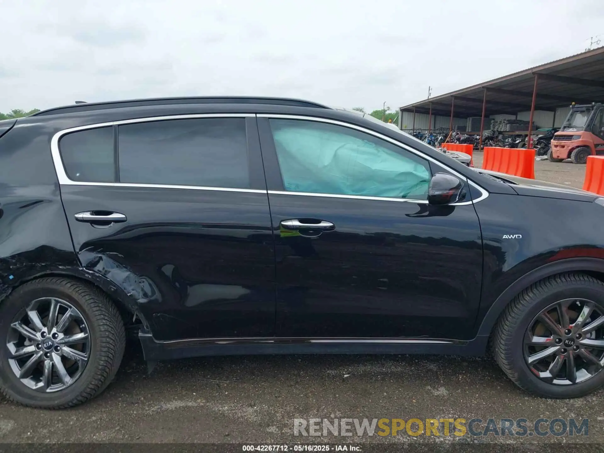 13 Photograph of a damaged car KNDP6CAC5L7683283 KIA SPORTAGE 2020