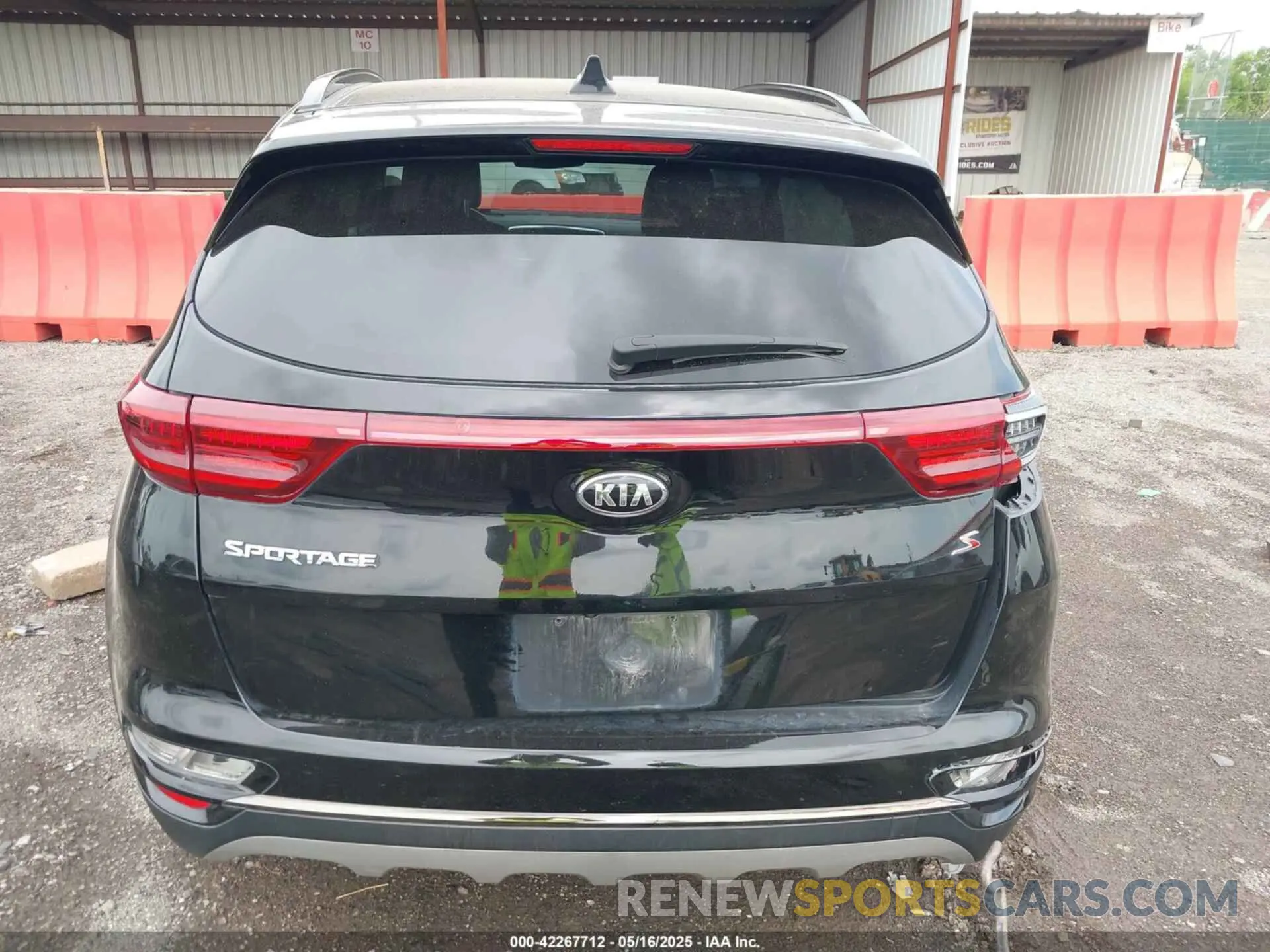 16 Photograph of a damaged car KNDP6CAC5L7683283 KIA SPORTAGE 2020