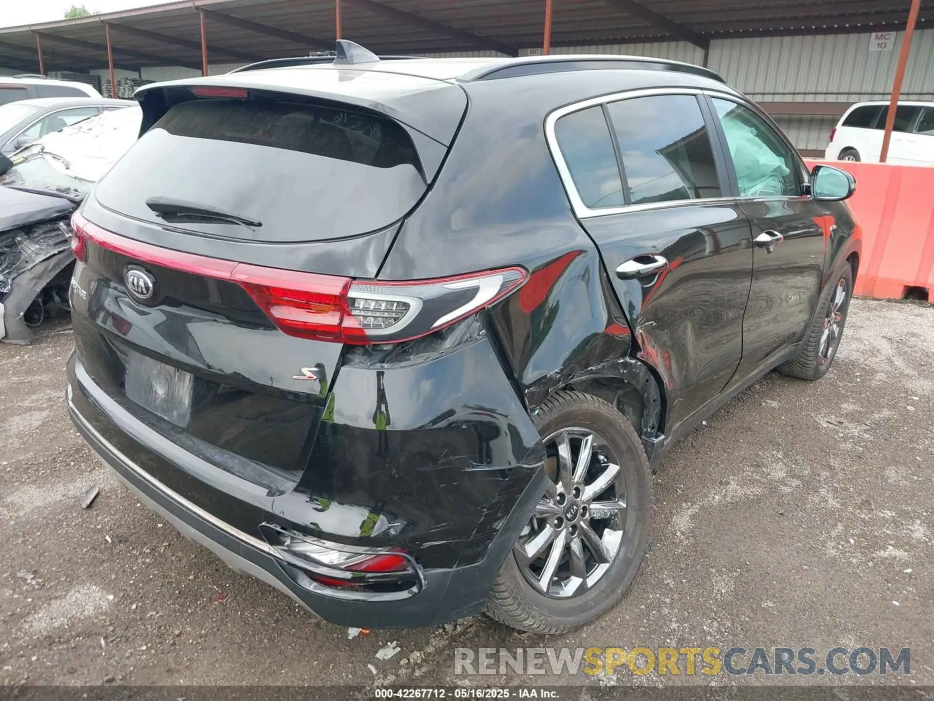 4 Photograph of a damaged car KNDP6CAC5L7683283 KIA SPORTAGE 2020