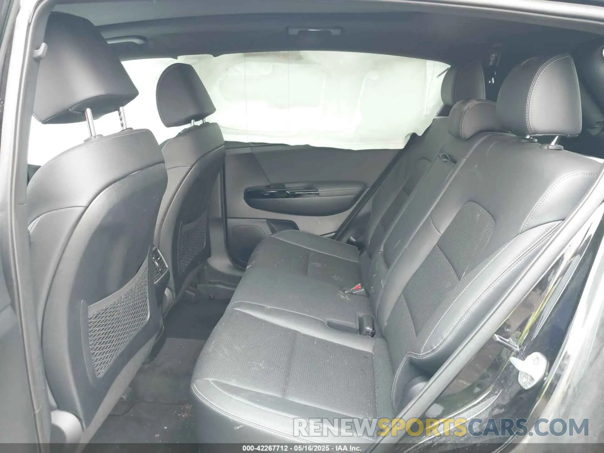 8 Photograph of a damaged car KNDP6CAC5L7683283 KIA SPORTAGE 2020