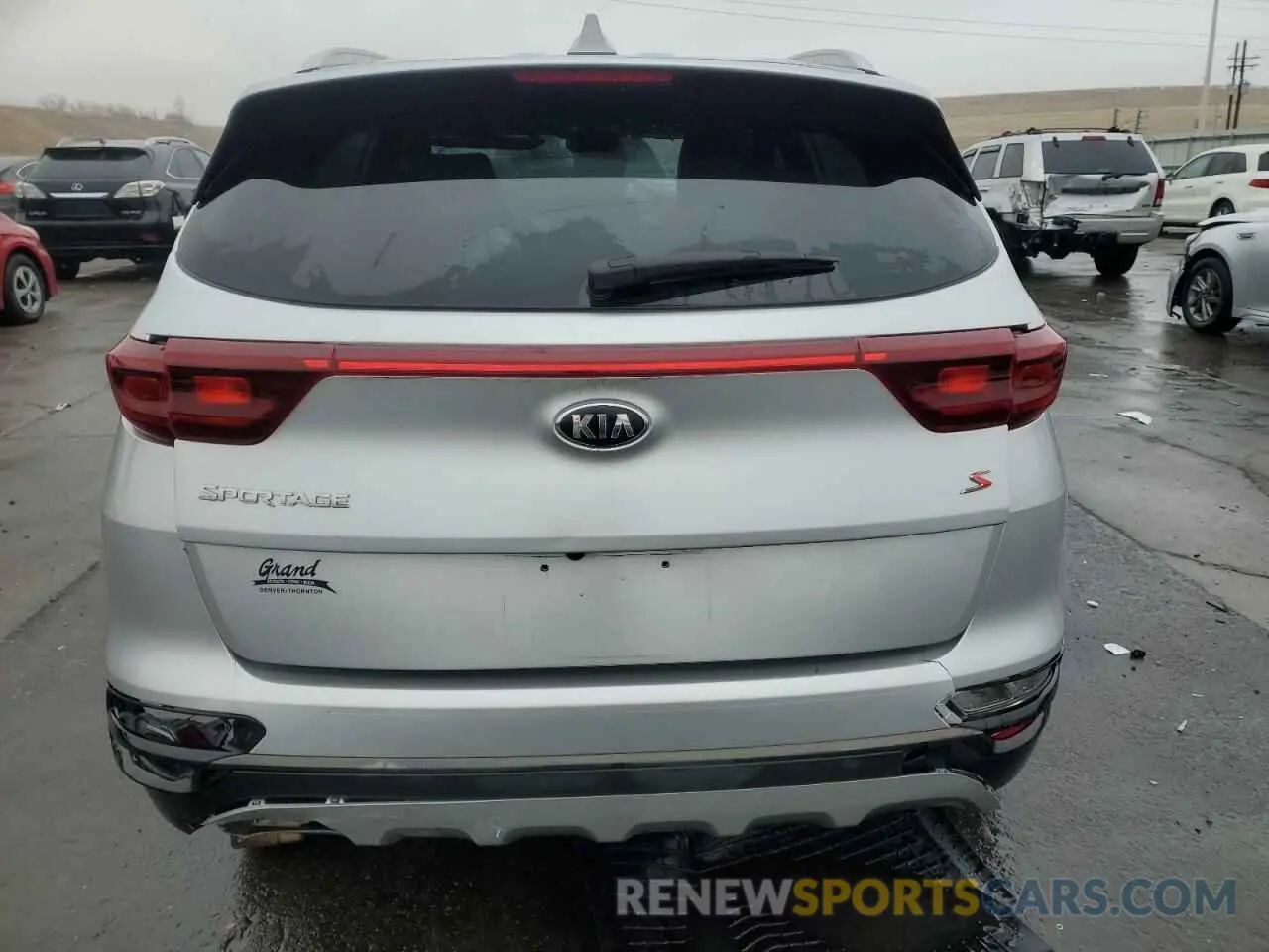 6 Photograph of a damaged car KNDP6CAC5L7702138 KIA SPORTAGE 2020