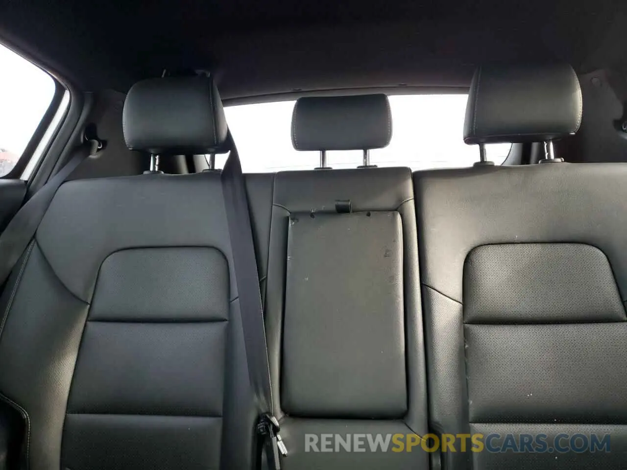 10 Photograph of a damaged car KNDP6CAC5L7703483 KIA SPORTAGE 2020