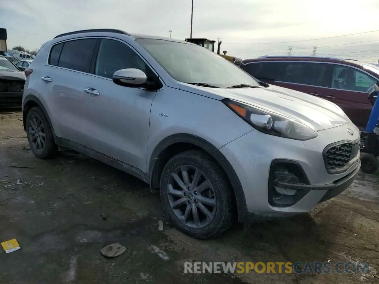 4 Photograph of a damaged car KNDP6CAC5L7703483 KIA SPORTAGE 2020