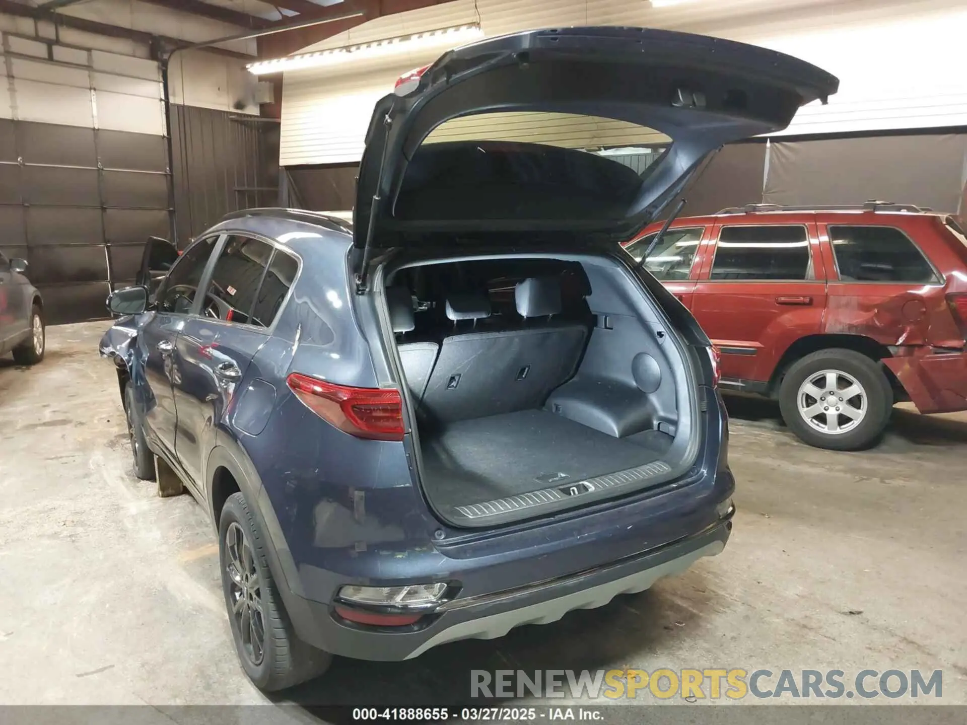 3 Photograph of a damaged car KNDP6CAC5L7715746 KIA SPORTAGE 2020