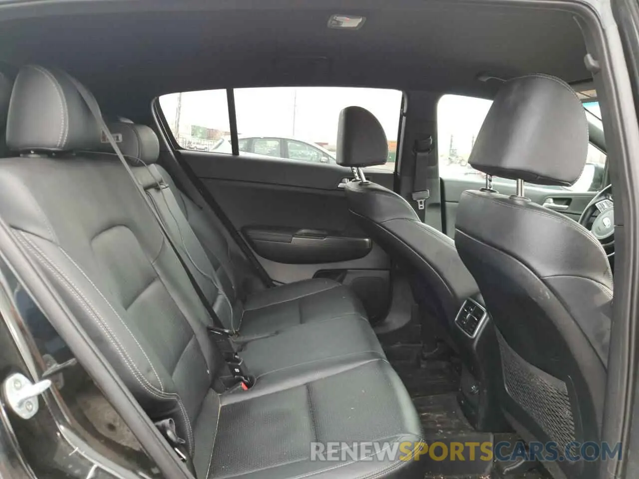 10 Photograph of a damaged car KNDP6CAC6L7725086 KIA SPORTAGE 2020