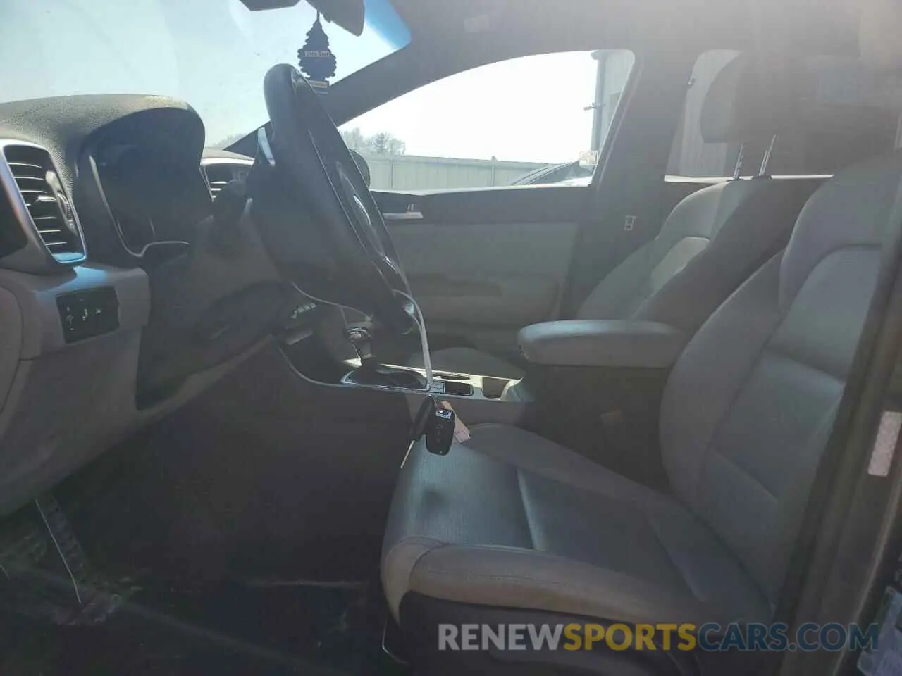 7 Photograph of a damaged car KNDP6CAC7L7652276 KIA SPORTAGE 2020