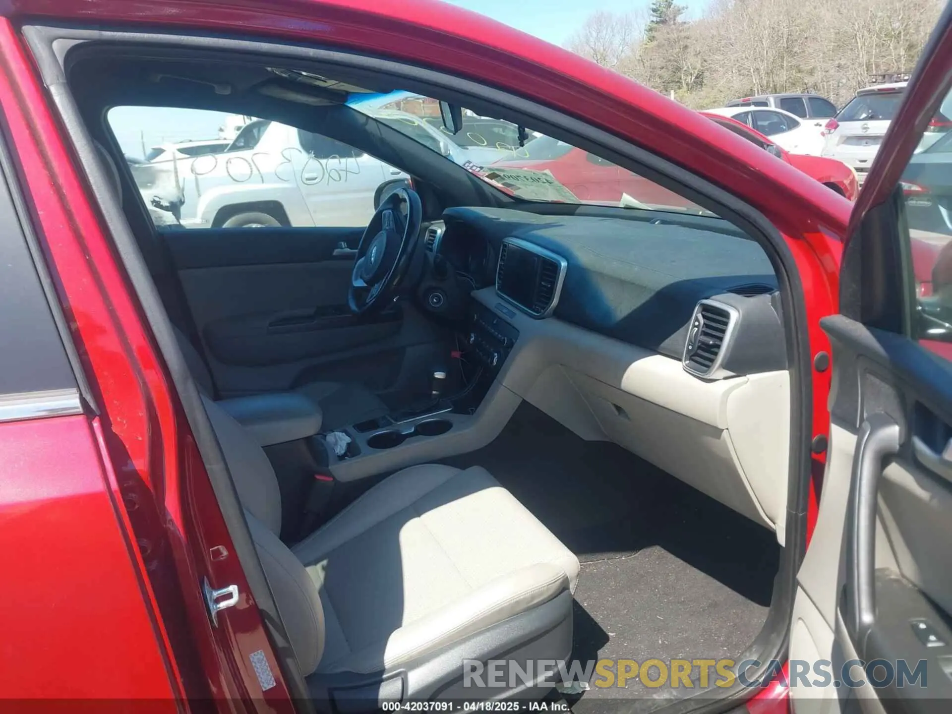 5 Photograph of a damaged car KNDP6CAC8L7716504 KIA SPORTAGE 2020