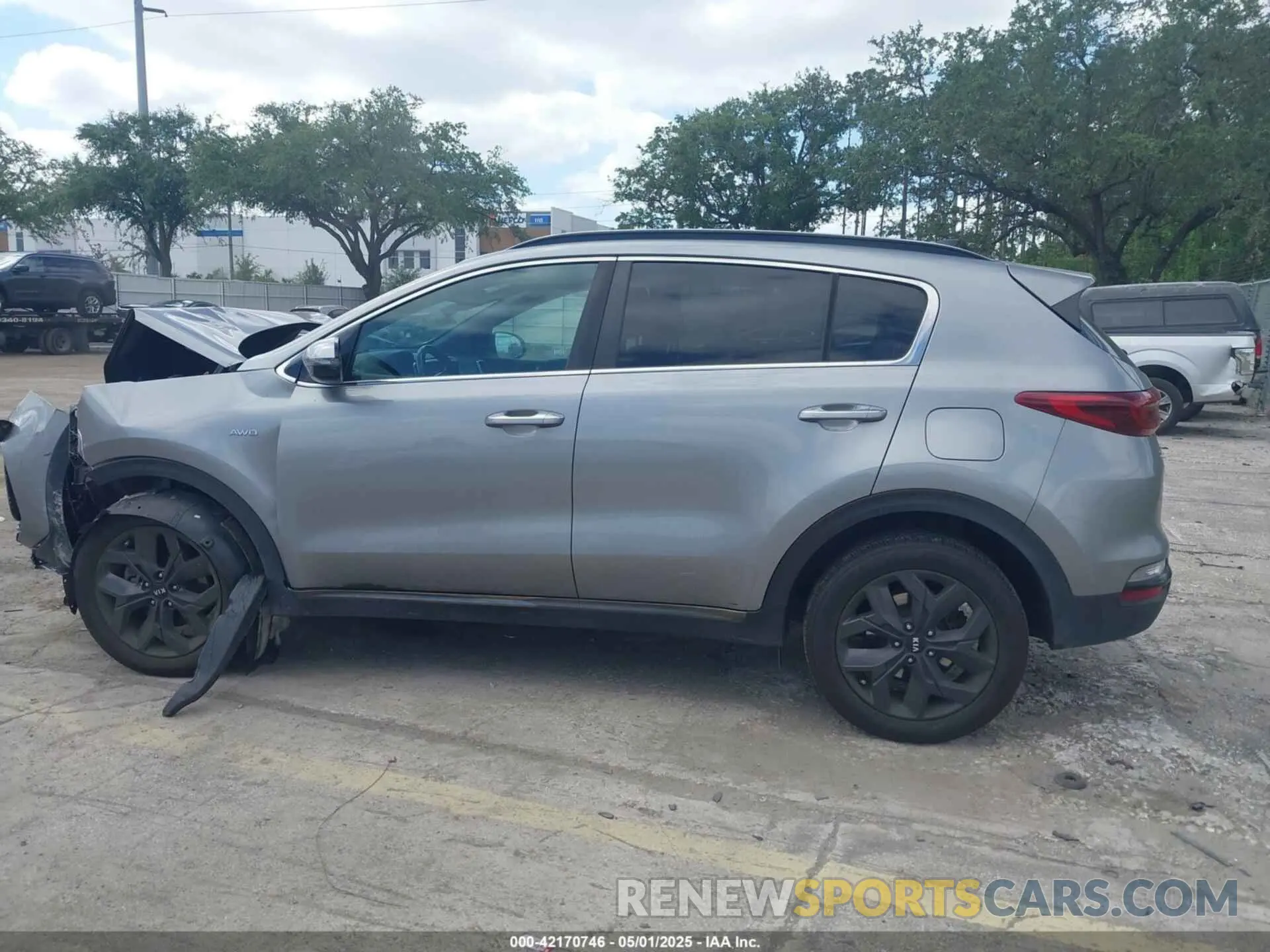 13 Photograph of a damaged car KNDP6CAC8L7746389 KIA SPORTAGE 2020