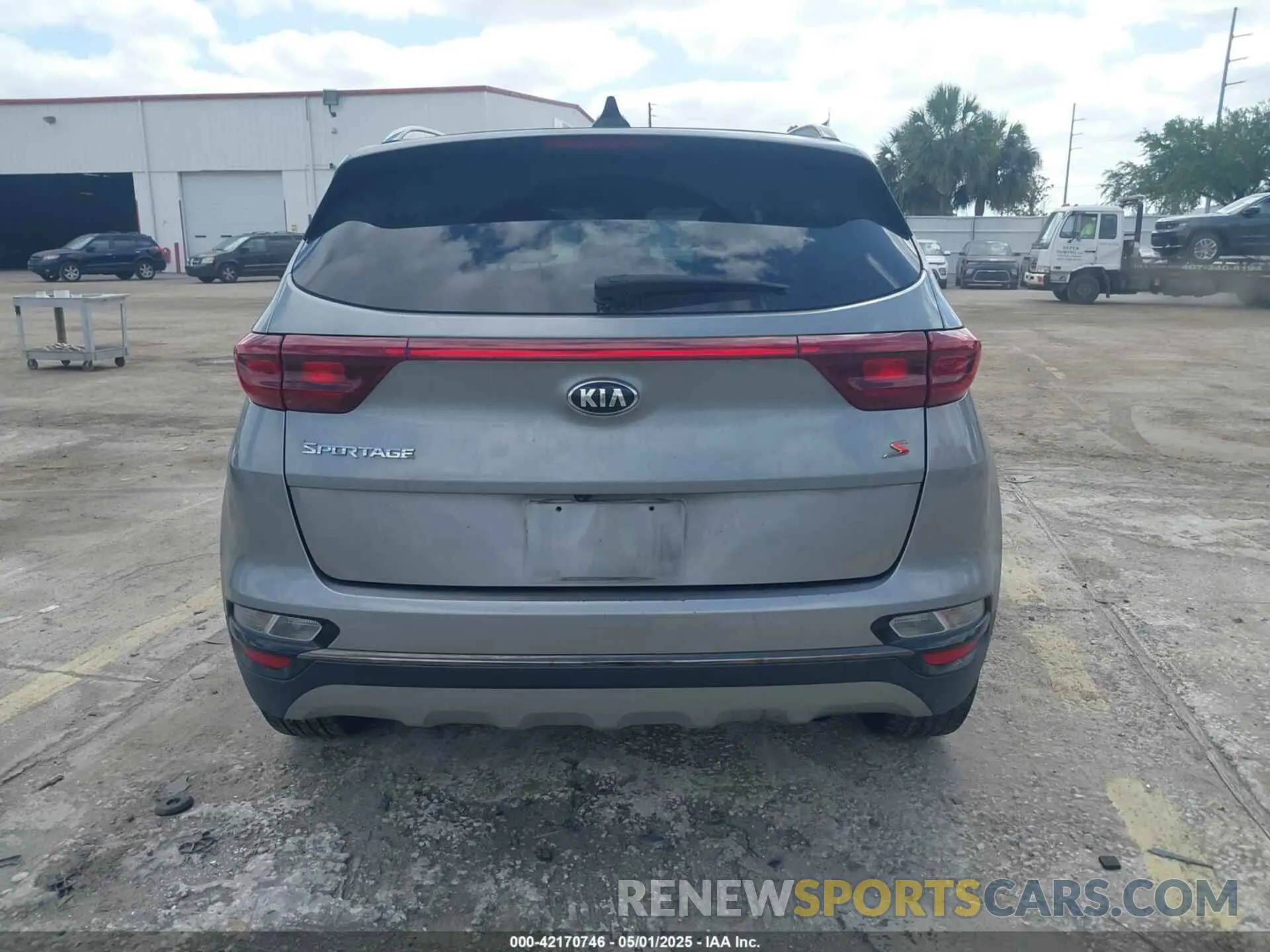 15 Photograph of a damaged car KNDP6CAC8L7746389 KIA SPORTAGE 2020