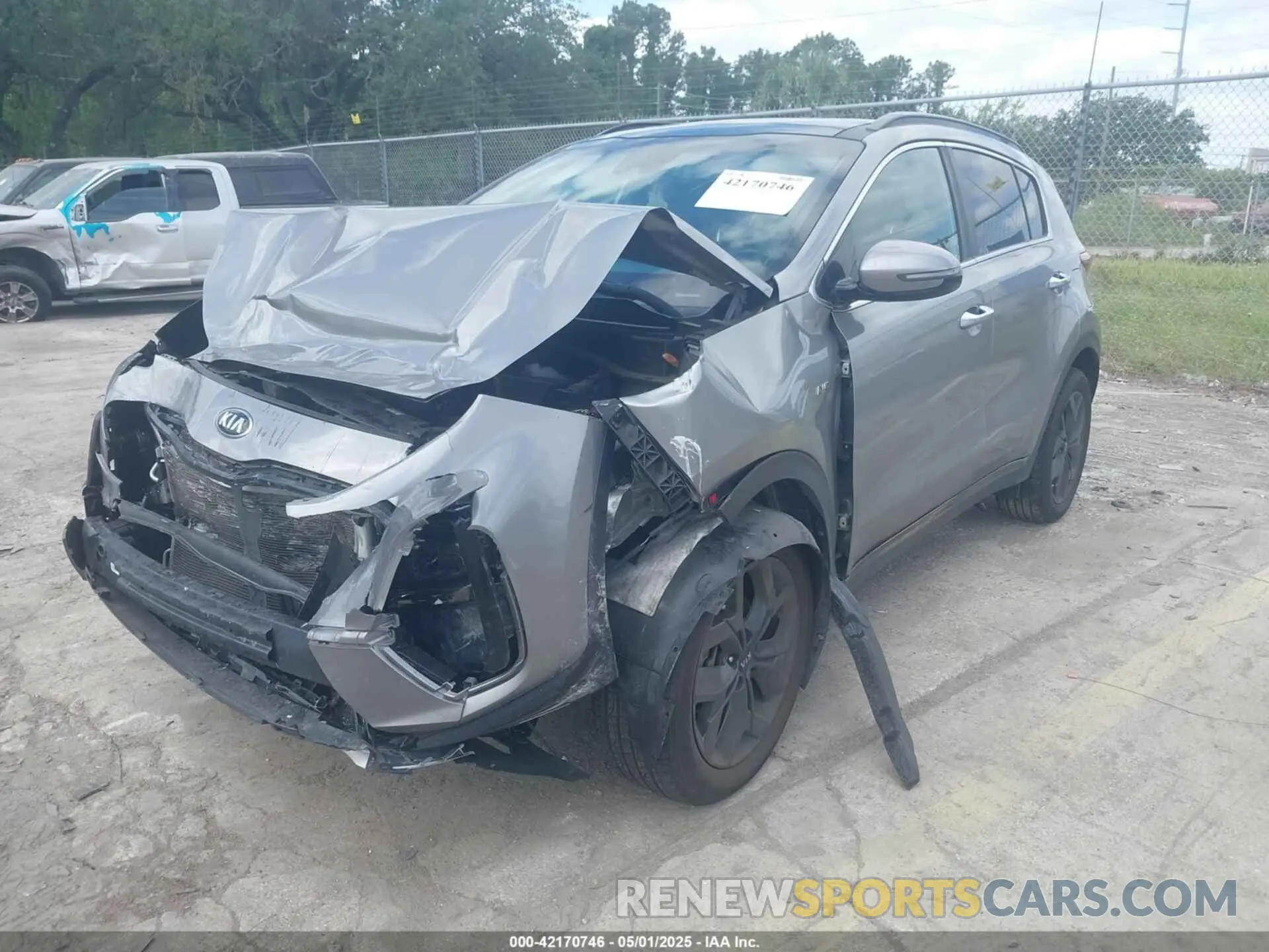 2 Photograph of a damaged car KNDP6CAC8L7746389 KIA SPORTAGE 2020