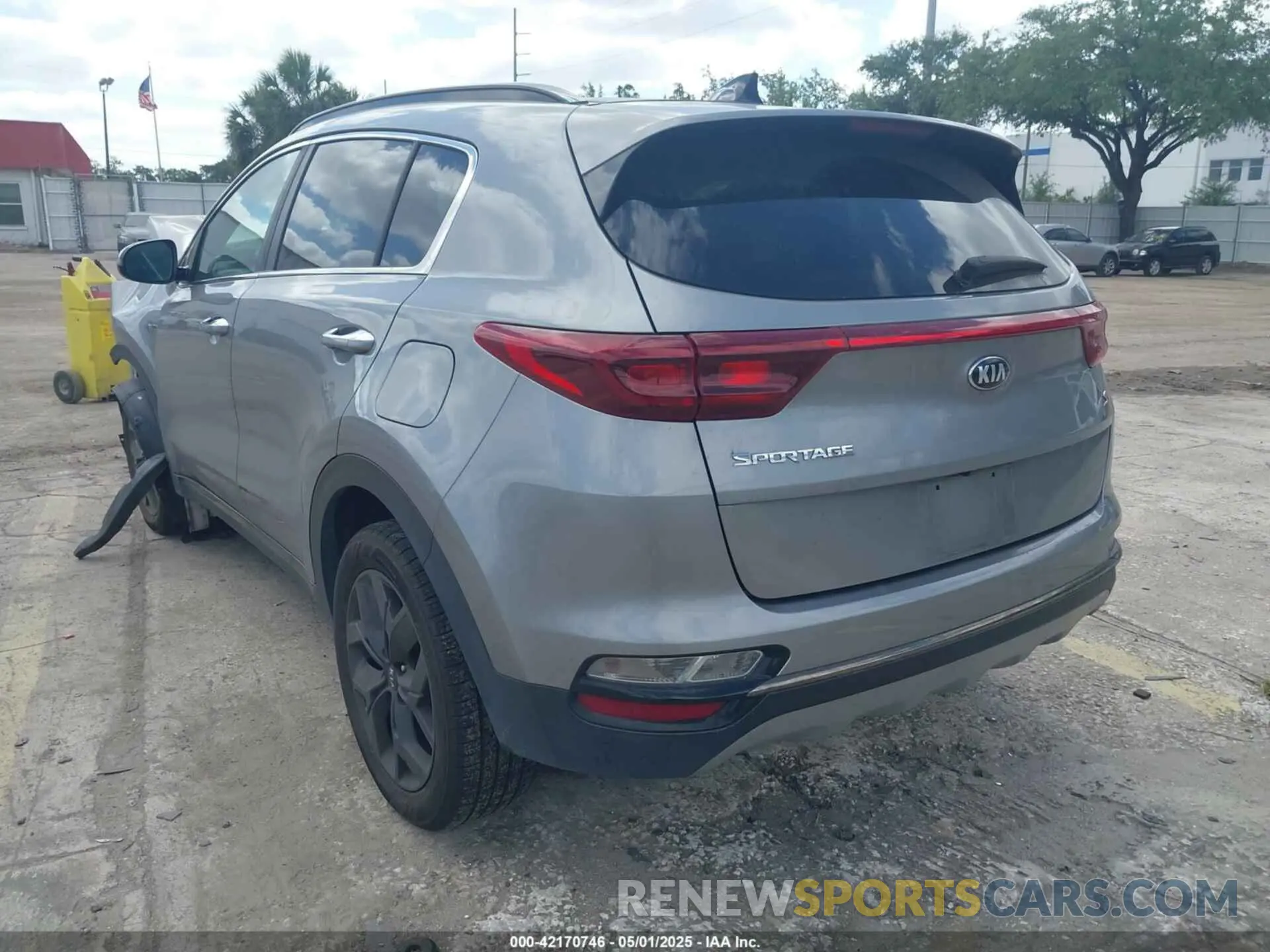 3 Photograph of a damaged car KNDP6CAC8L7746389 KIA SPORTAGE 2020