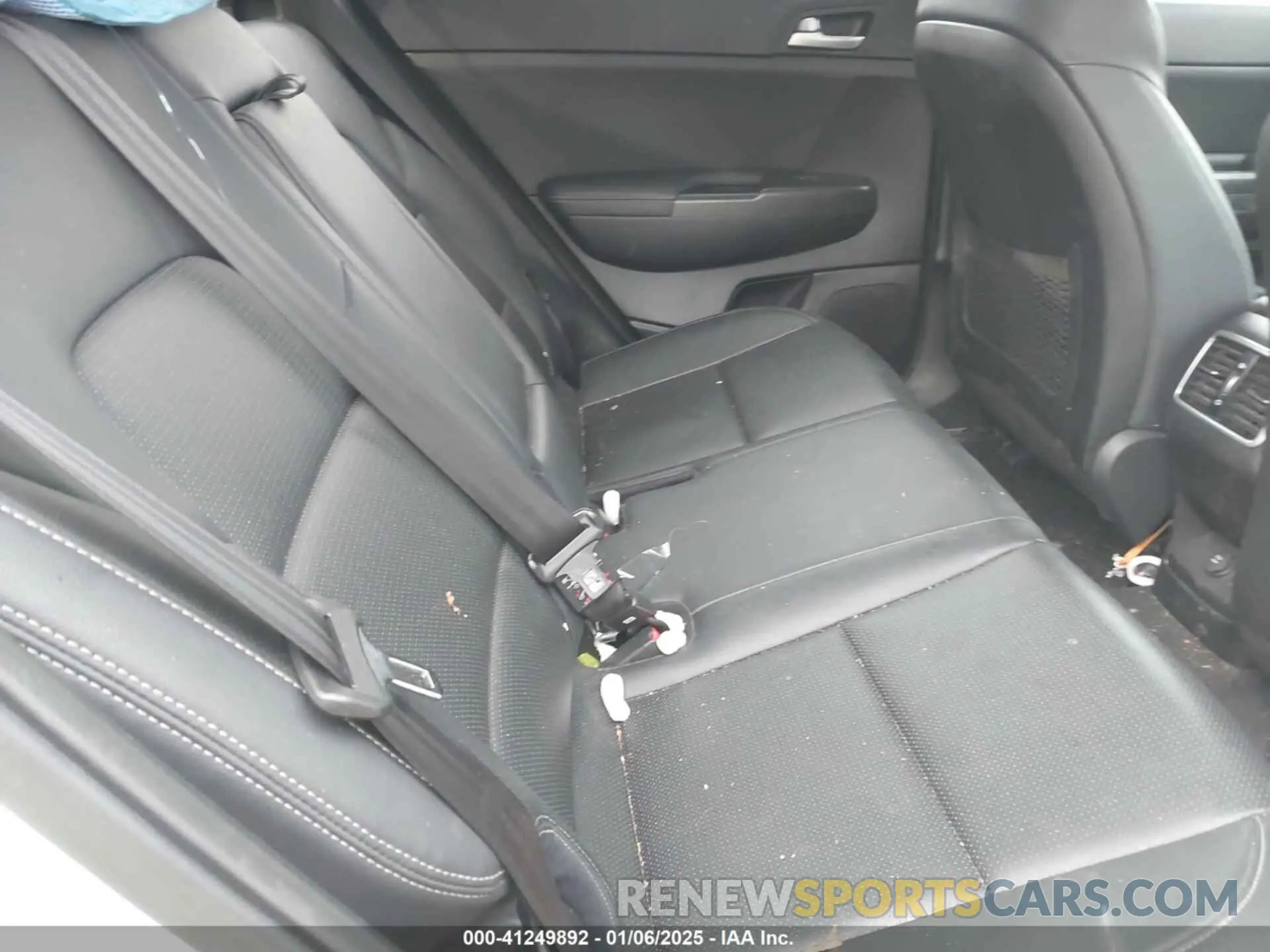 8 Photograph of a damaged car KNDP6CAC8L7757800 KIA SPORTAGE 2020