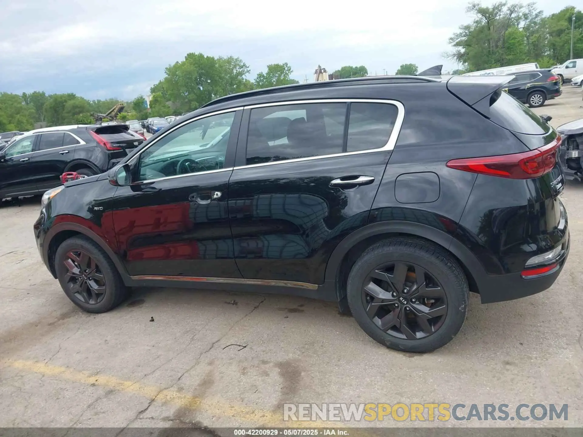 14 Photograph of a damaged car KNDP6CAC8L7762897 KIA SPORTAGE 2020