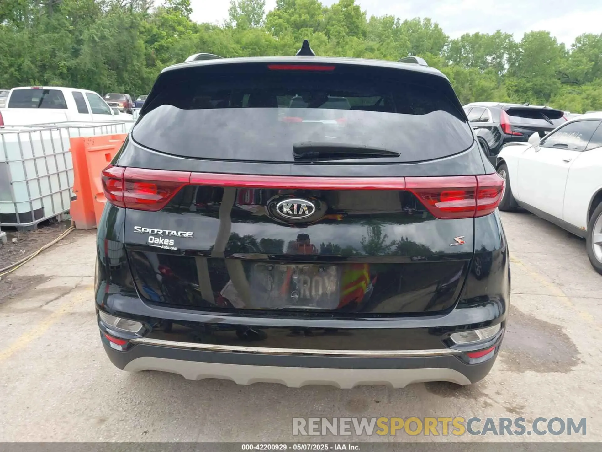 16 Photograph of a damaged car KNDP6CAC8L7762897 KIA SPORTAGE 2020