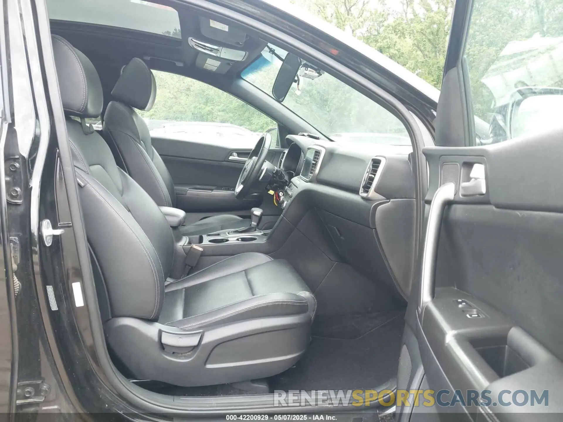 5 Photograph of a damaged car KNDP6CAC8L7762897 KIA SPORTAGE 2020