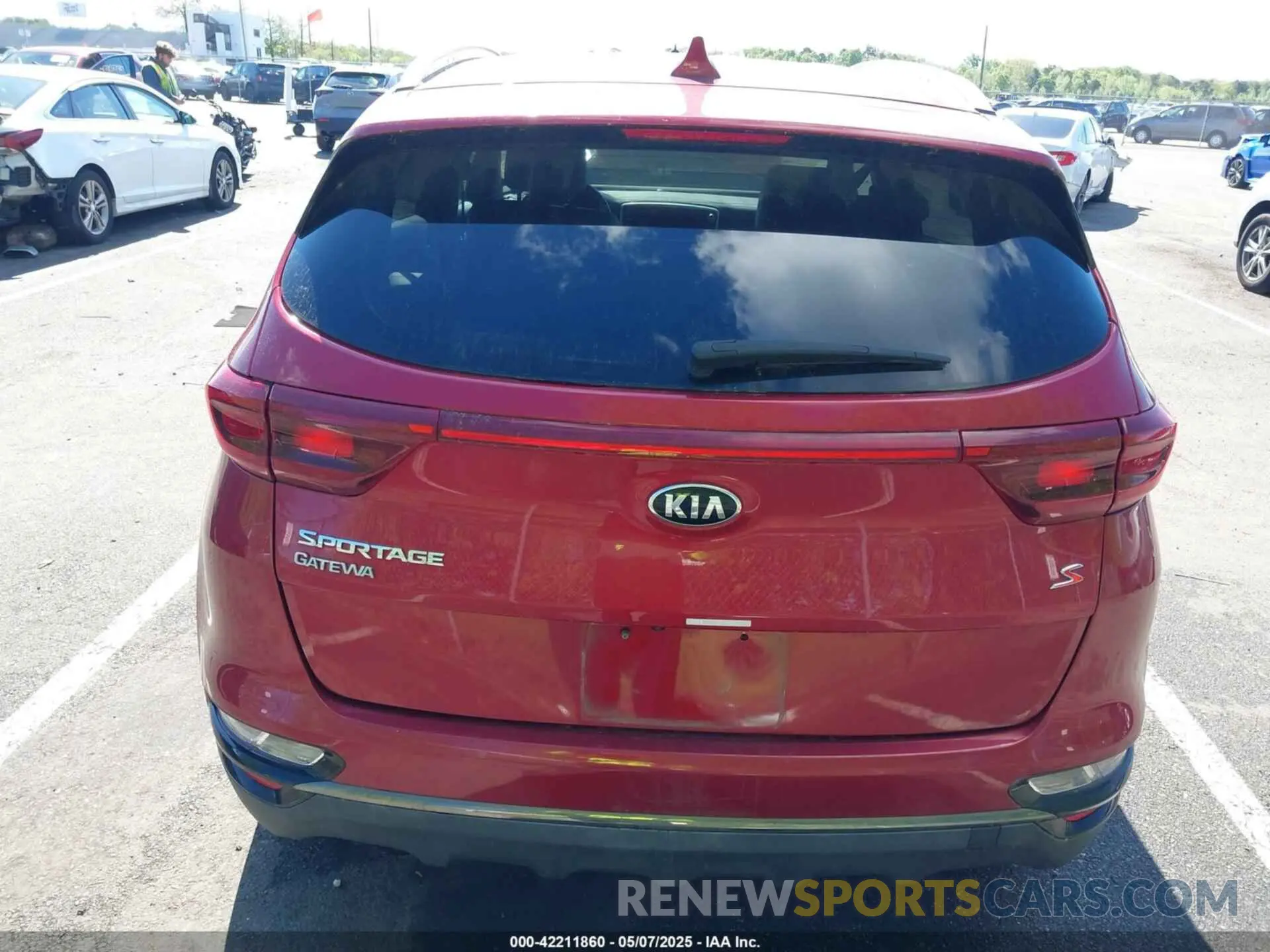 16 Photograph of a damaged car KNDP6CAC8L7778923 KIA SPORTAGE 2020