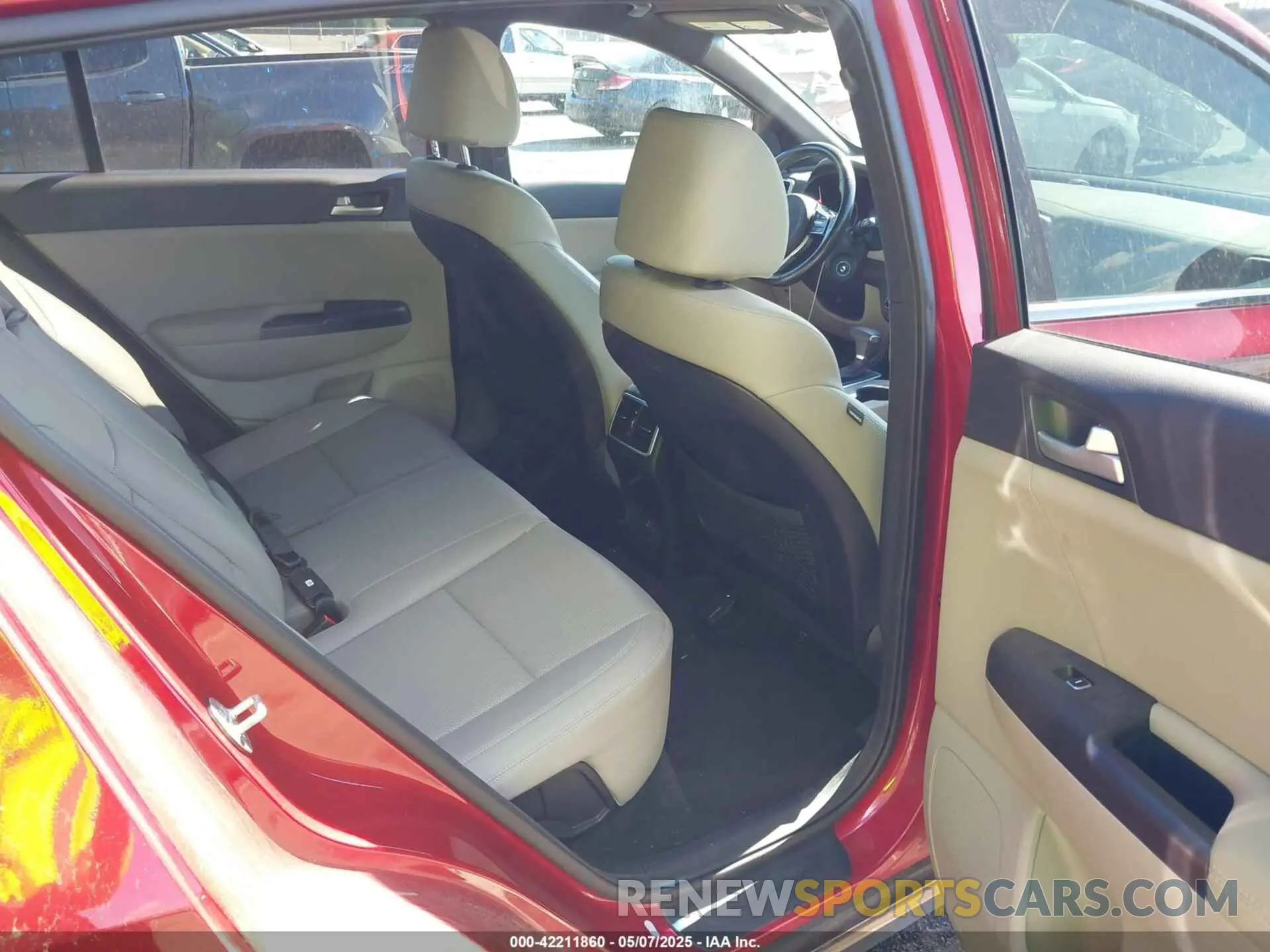 8 Photograph of a damaged car KNDP6CAC8L7778923 KIA SPORTAGE 2020