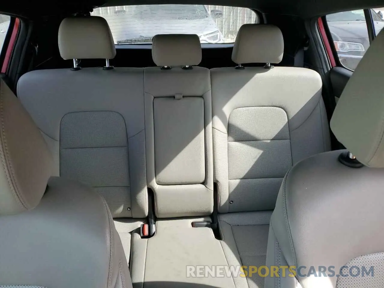 10 Photograph of a damaged car KNDP6CAC8L7828591 KIA SPORTAGE 2020