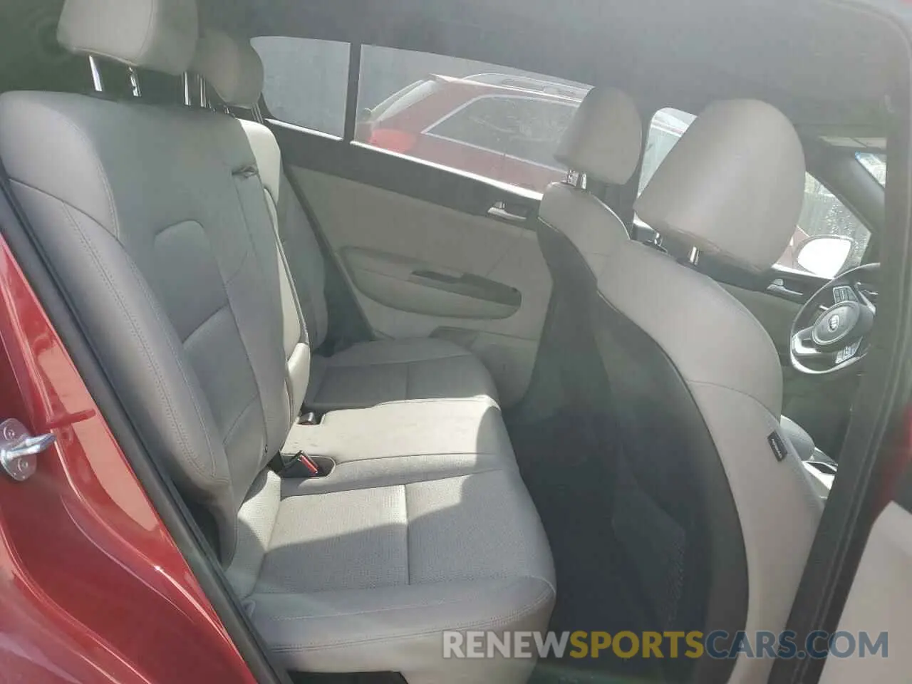 11 Photograph of a damaged car KNDP6CAC8L7828591 KIA SPORTAGE 2020