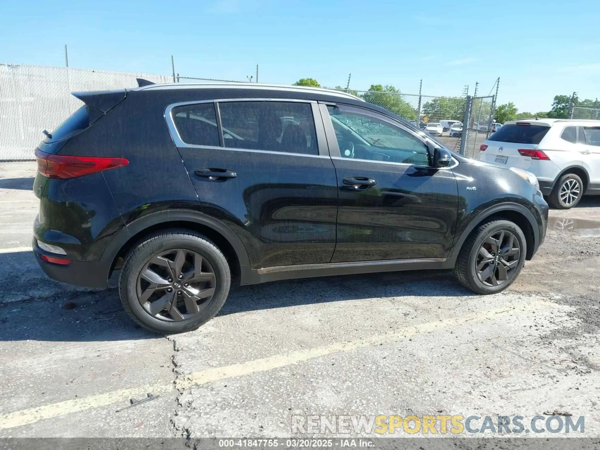 13 Photograph of a damaged car KNDP6CAC9L7638587 KIA SPORTAGE 2020