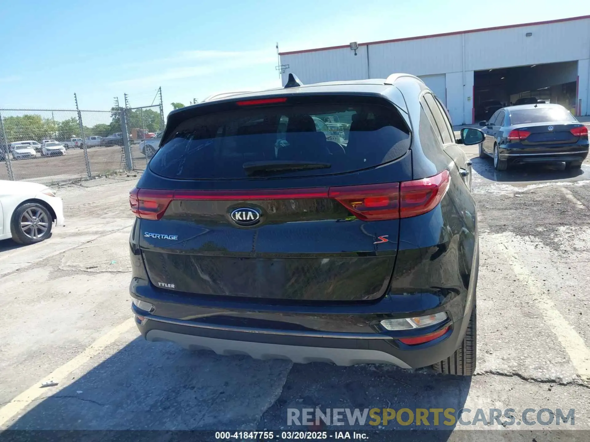 16 Photograph of a damaged car KNDP6CAC9L7638587 KIA SPORTAGE 2020