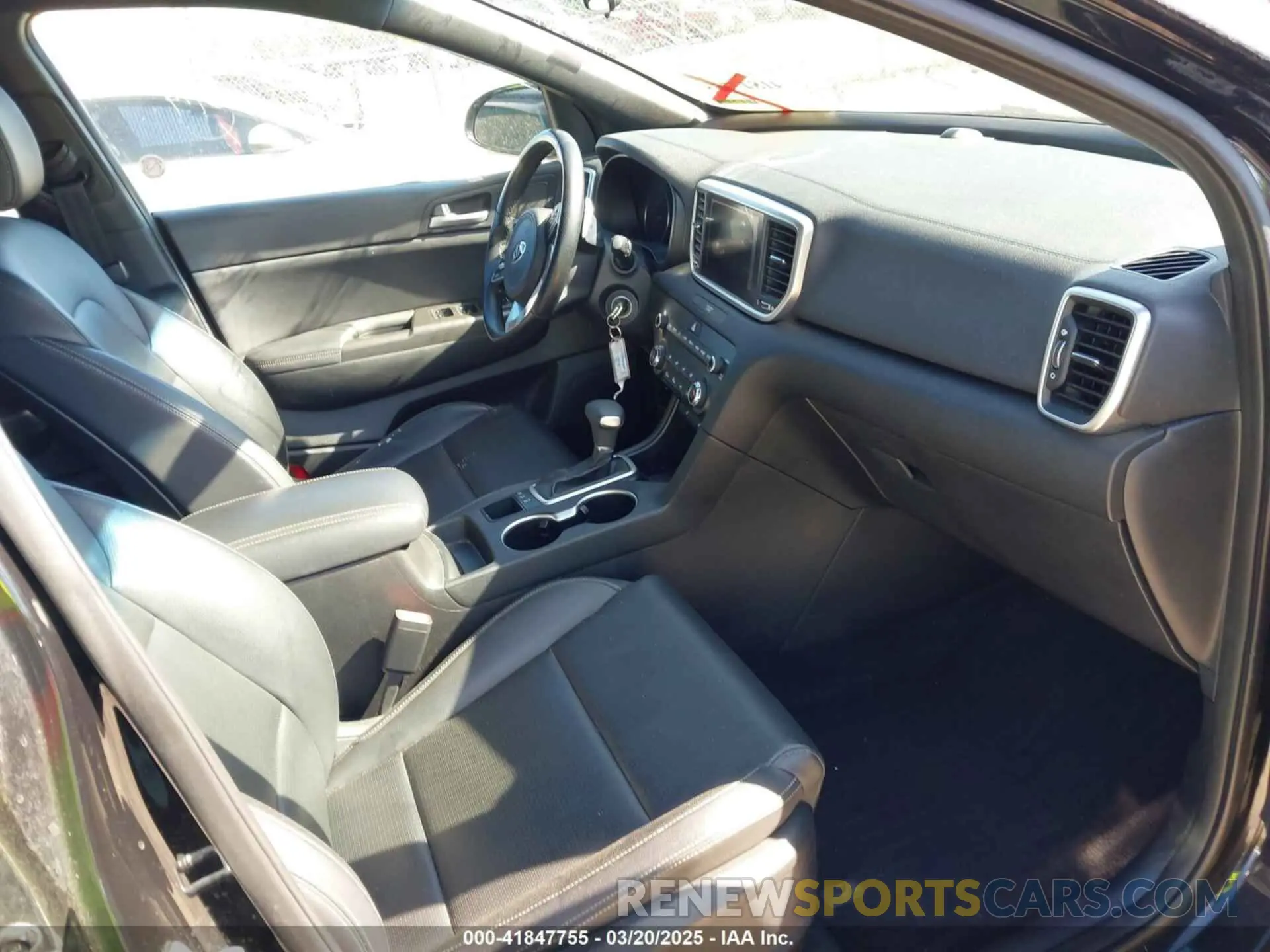 5 Photograph of a damaged car KNDP6CAC9L7638587 KIA SPORTAGE 2020
