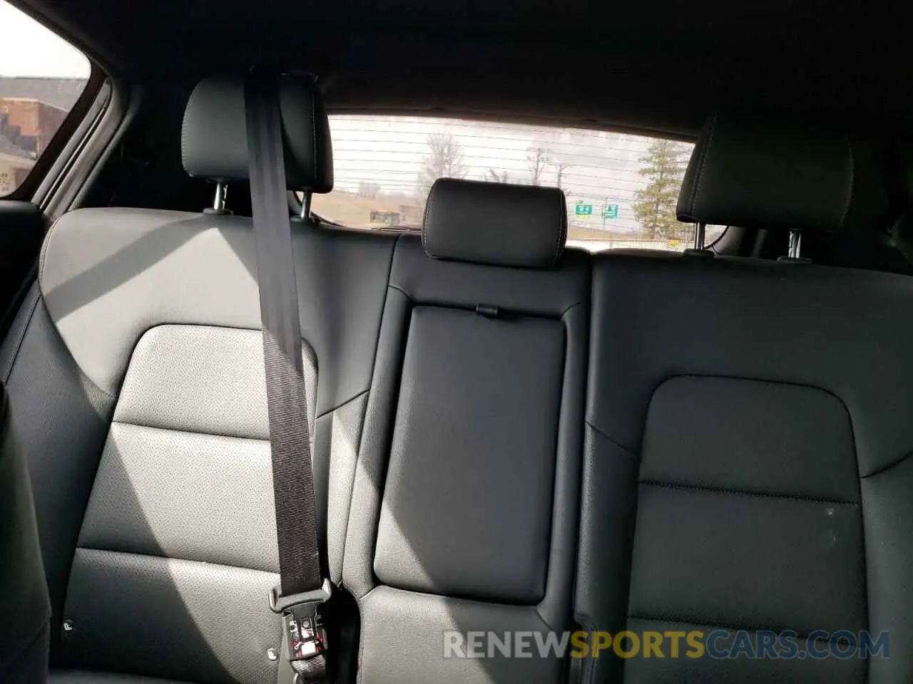 10 Photograph of a damaged car KNDP6CAC9L7738219 KIA SPORTAGE 2020