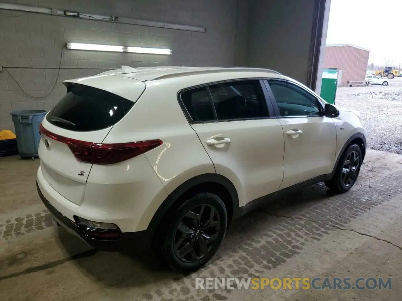 3 Photograph of a damaged car KNDP6CAC9L7838515 KIA SPORTAGE 2020