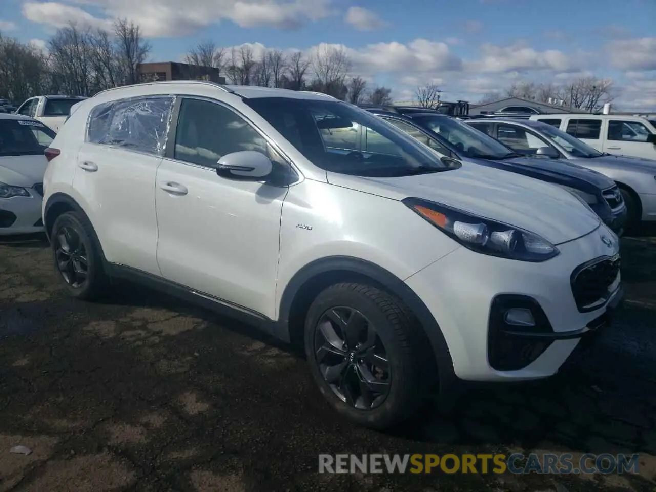 4 Photograph of a damaged car KNDP6CACXL7680380 KIA SPORTAGE 2020