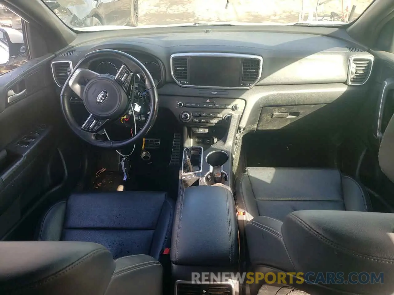 8 Photograph of a damaged car KNDP6CACXL7680380 KIA SPORTAGE 2020