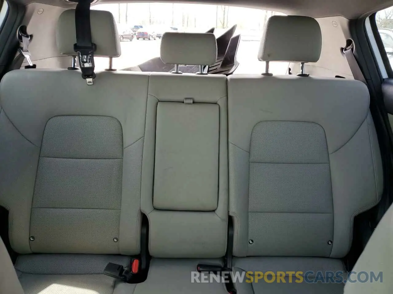 10 Photograph of a damaged car KNDP6CACXL7749391 KIA SPORTAGE 2020