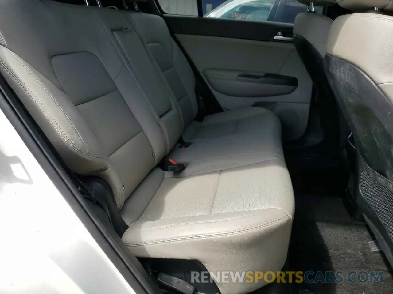 11 Photograph of a damaged car KNDP6CACXL7749391 KIA SPORTAGE 2020