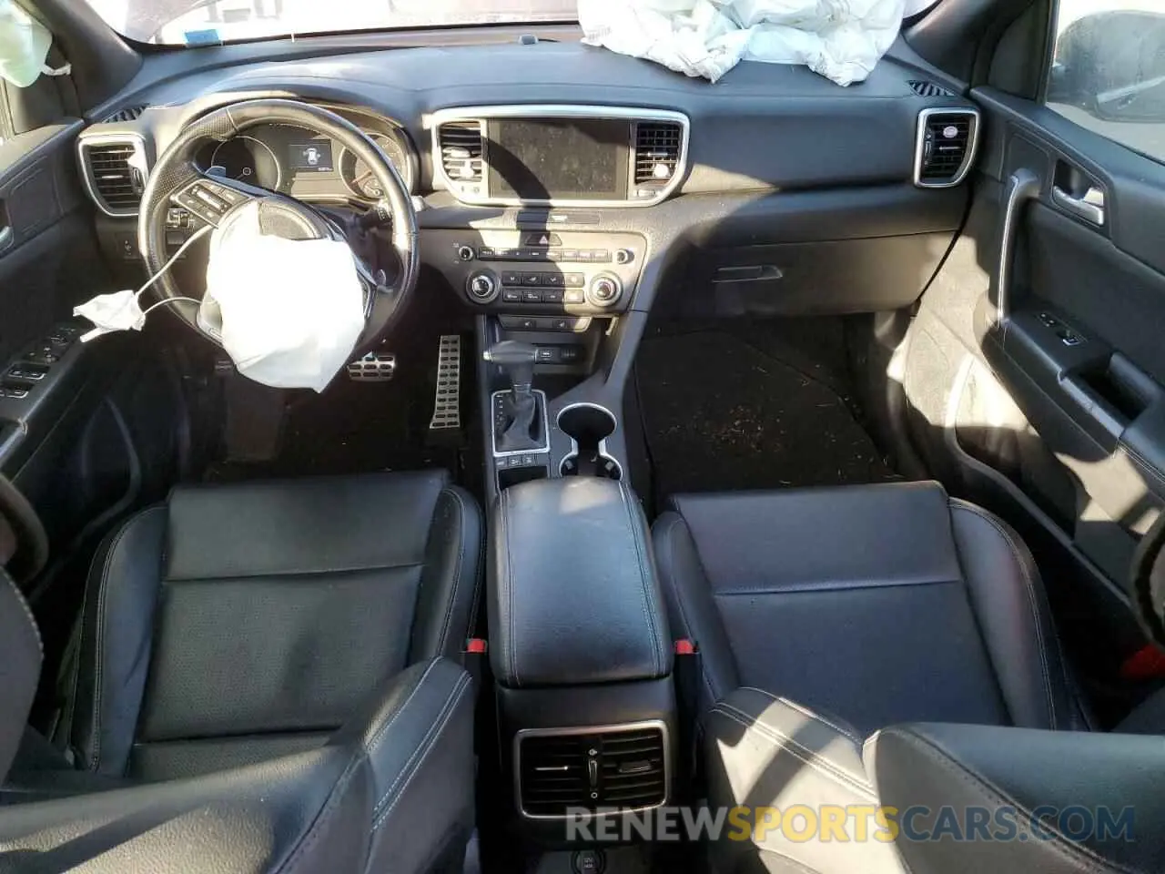 8 Photograph of a damaged car KNDP6CACXL7832416 KIA SPORTAGE 2020