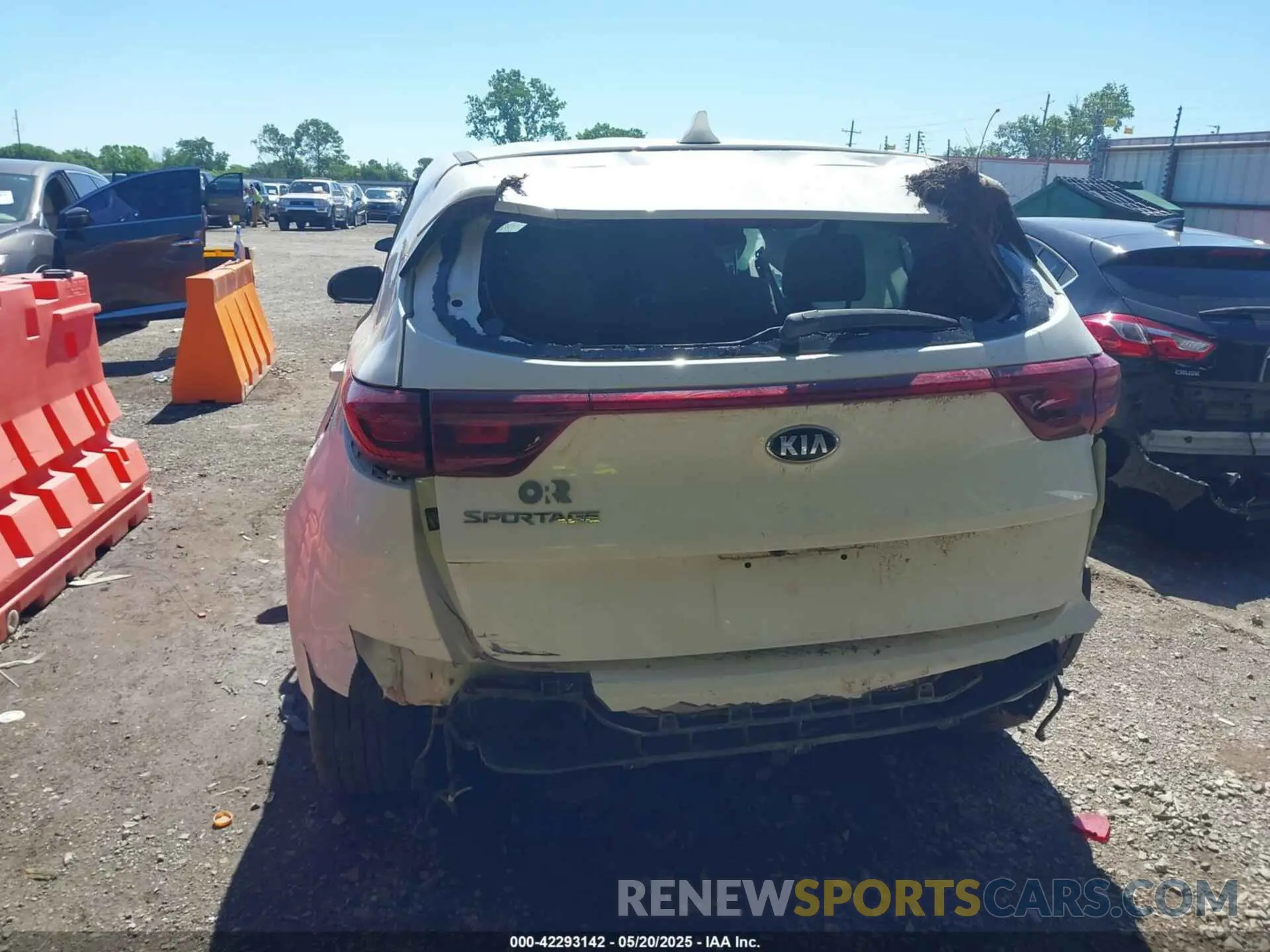 17 Photograph of a damaged car KNDPM3AC1L7725373 KIA SPORTAGE 2020
