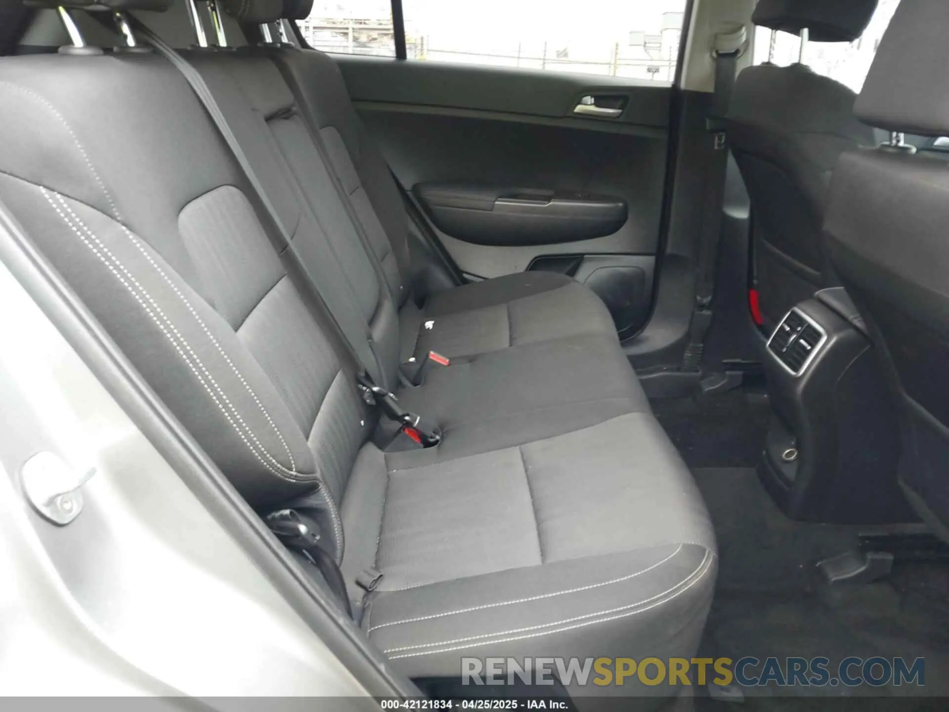 8 Photograph of a damaged car KNDPM3AC1L7761371 KIA SPORTAGE 2020