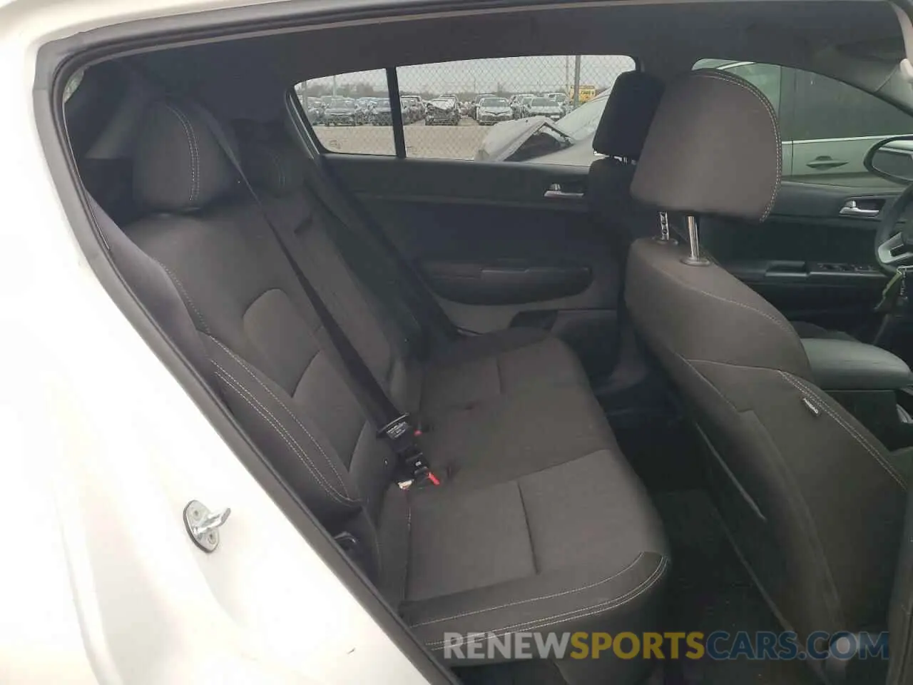 11 Photograph of a damaged car KNDPM3AC1L7815543 KIA SPORTAGE 2020