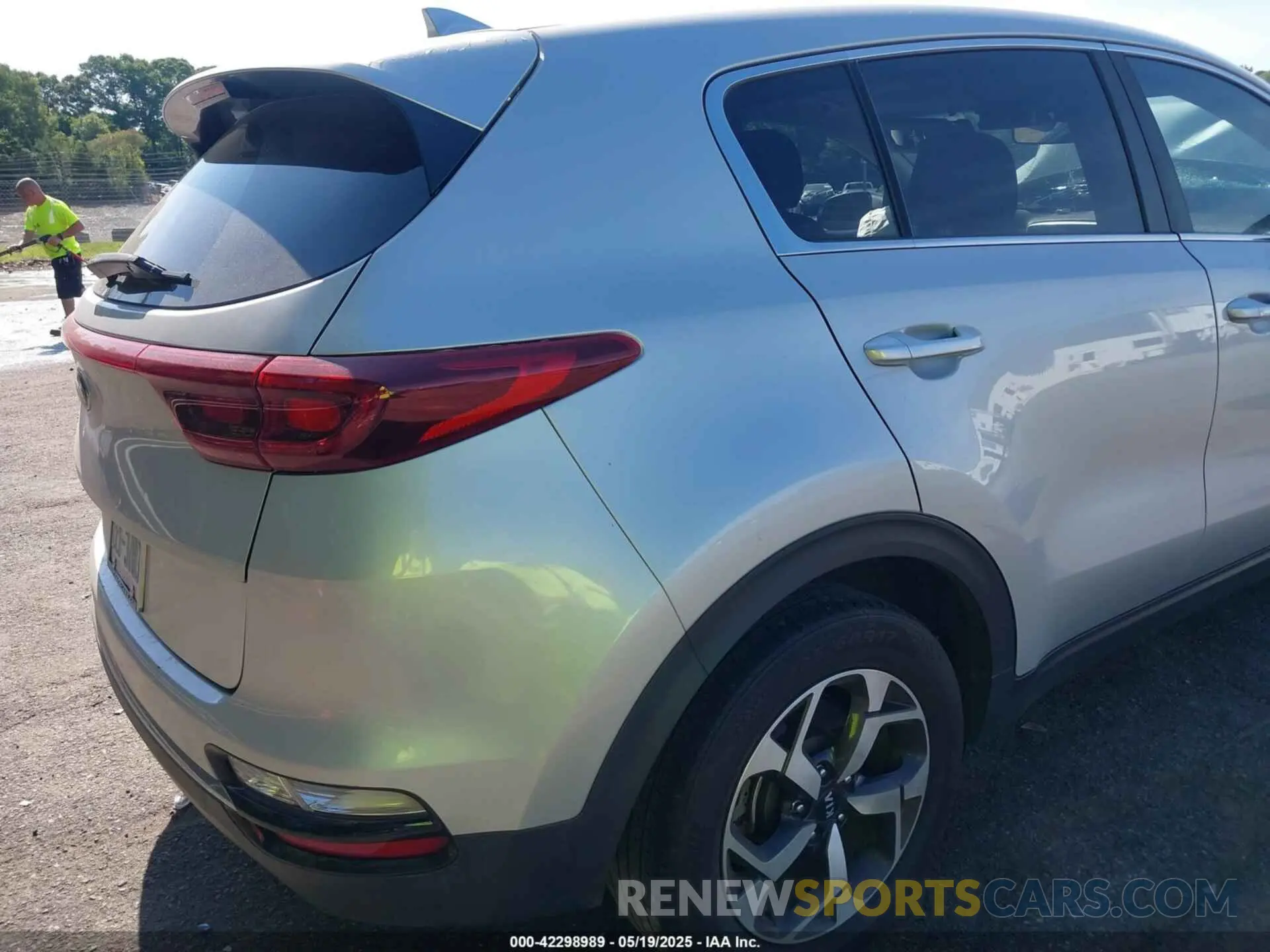 4 Photograph of a damaged car KNDPM3AC2L7670920 KIA SPORTAGE 2020