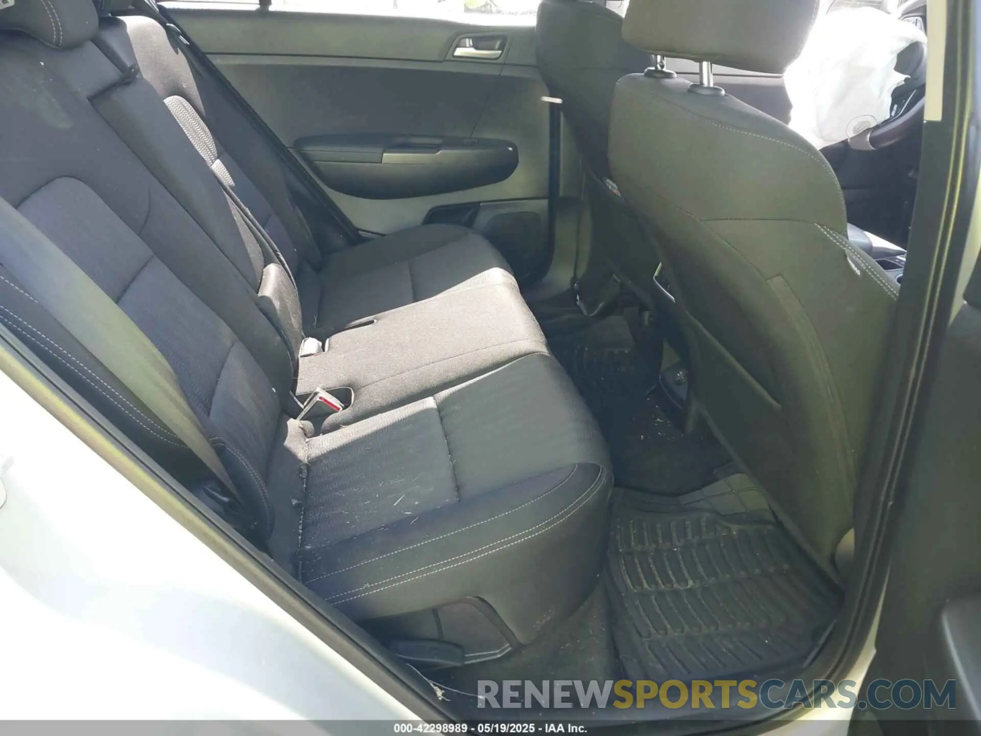 8 Photograph of a damaged car KNDPM3AC2L7670920 KIA SPORTAGE 2020