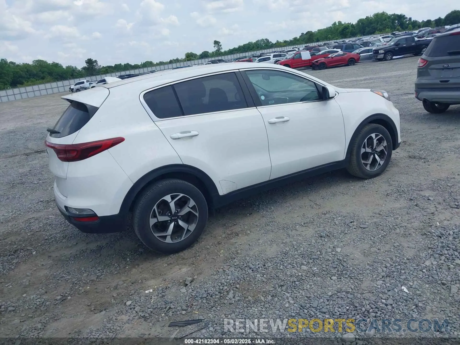 4 Photograph of a damaged car KNDPM3AC2L7778888 KIA SPORTAGE 2020