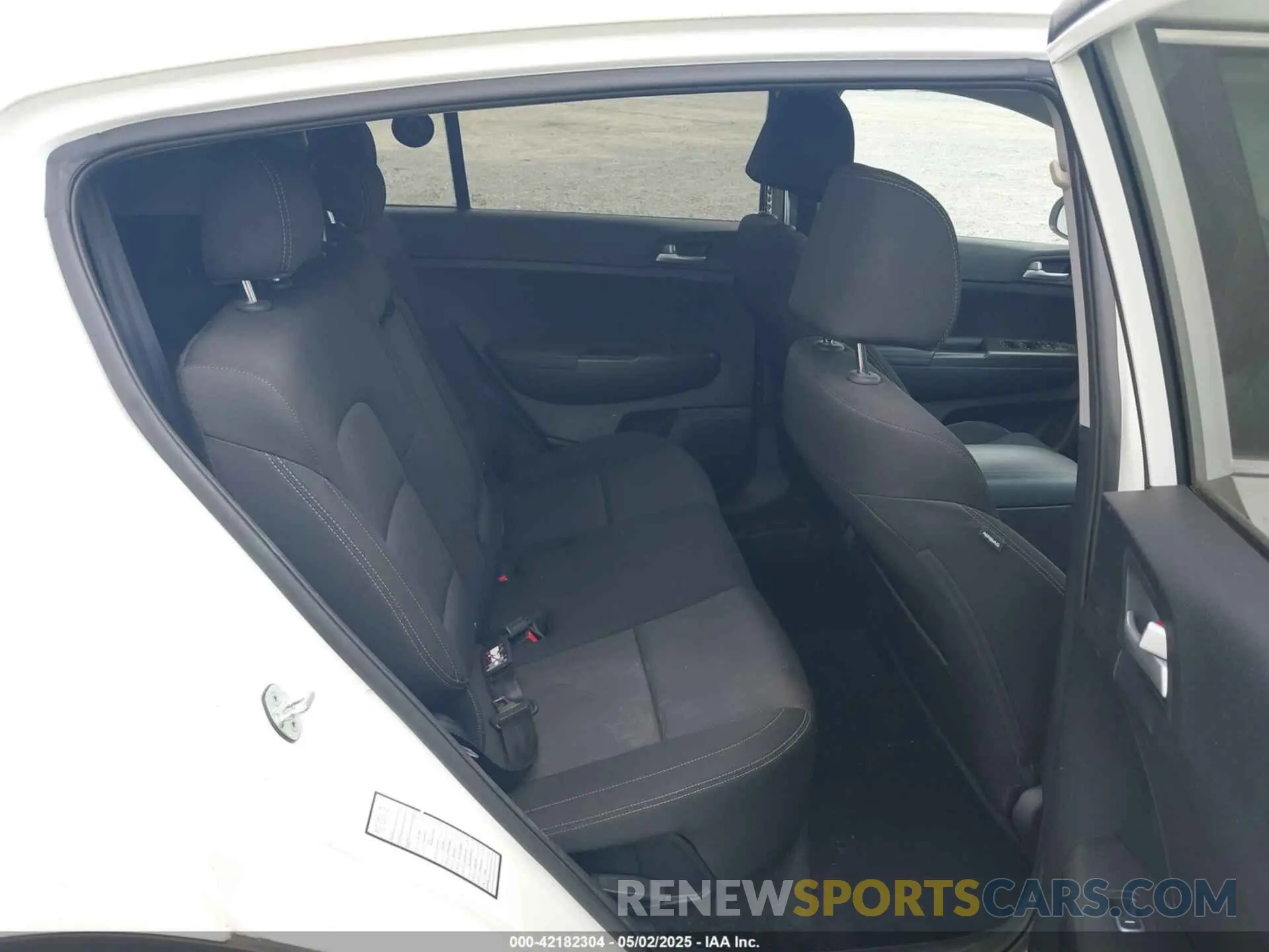8 Photograph of a damaged car KNDPM3AC2L7778888 KIA SPORTAGE 2020