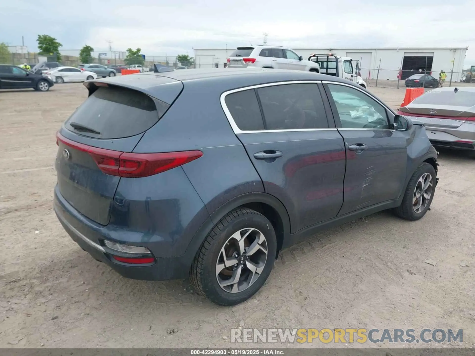 4 Photograph of a damaged car KNDPM3AC3L7647033 KIA SPORTAGE 2020