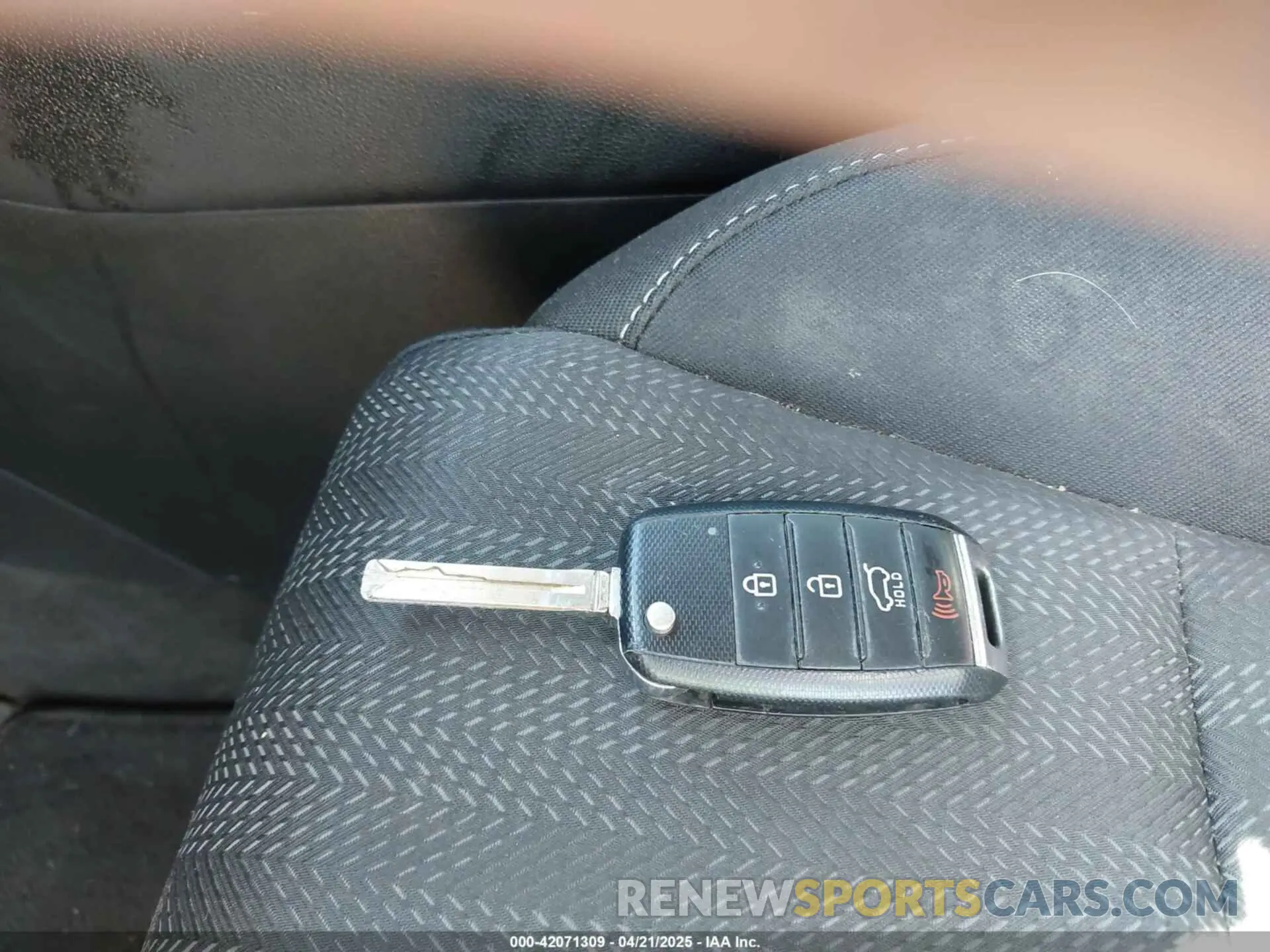 11 Photograph of a damaged car KNDPM3AC3L7687919 KIA SPORTAGE 2020