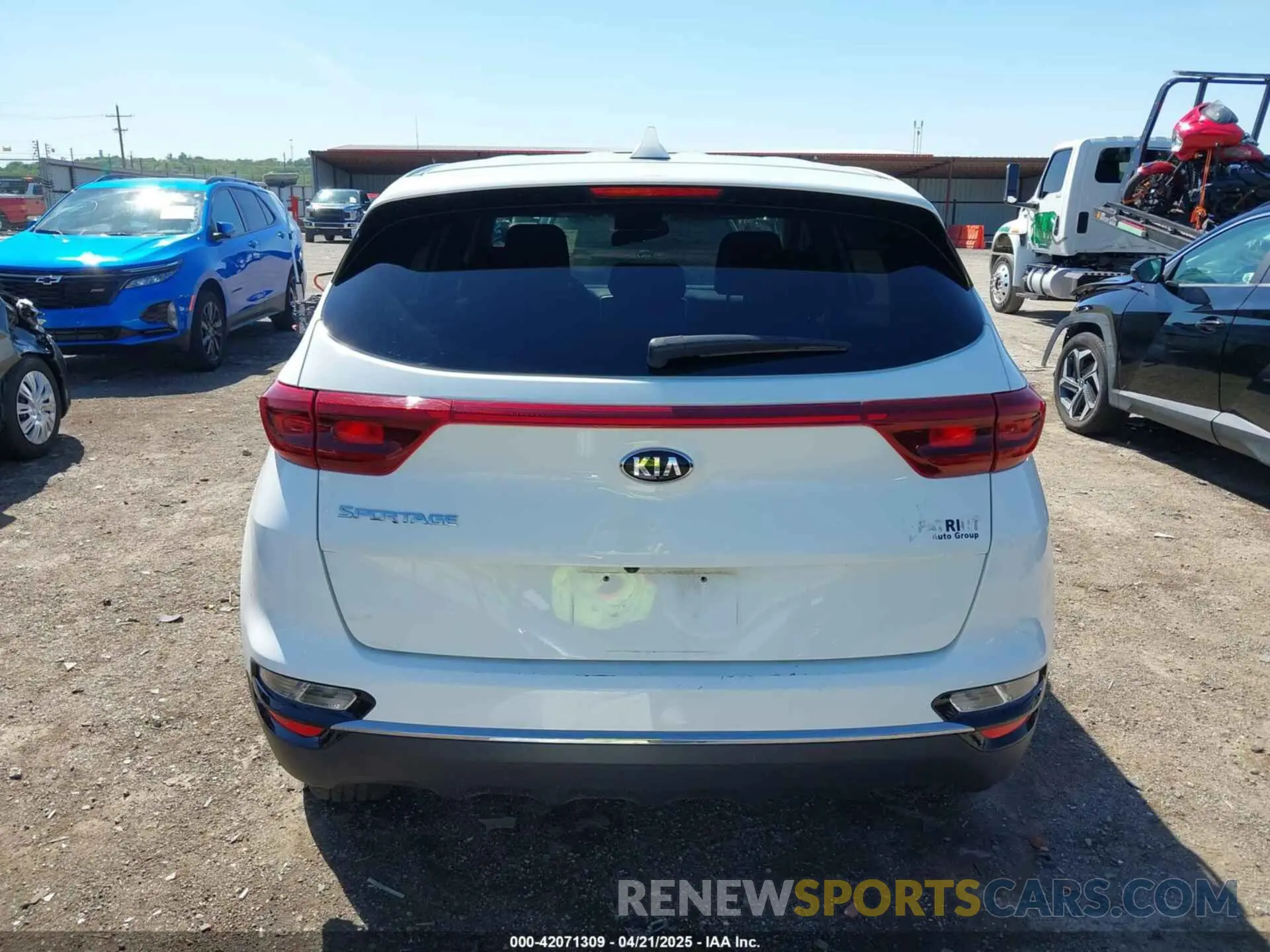 17 Photograph of a damaged car KNDPM3AC3L7687919 KIA SPORTAGE 2020