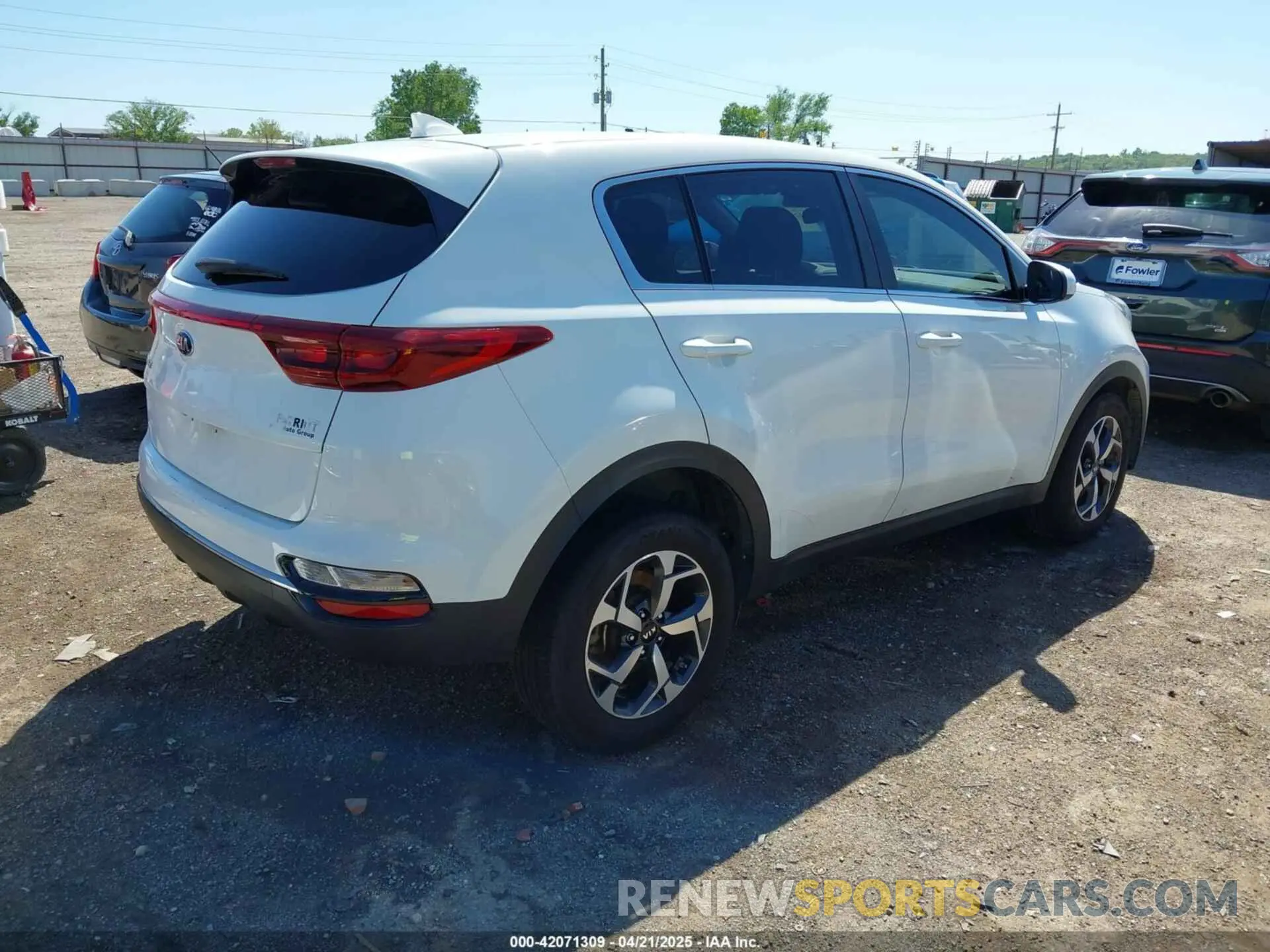 4 Photograph of a damaged car KNDPM3AC3L7687919 KIA SPORTAGE 2020