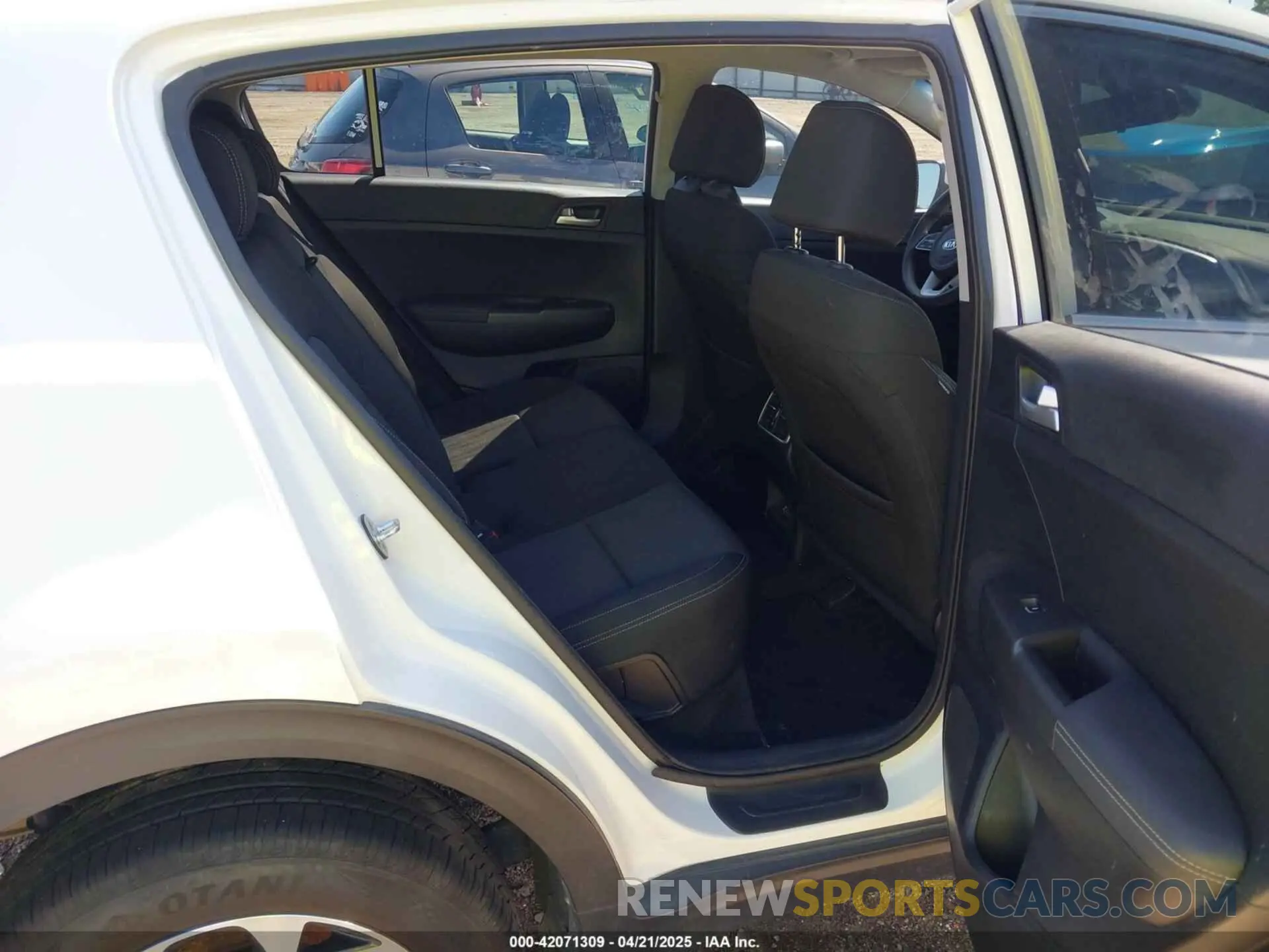 8 Photograph of a damaged car KNDPM3AC3L7687919 KIA SPORTAGE 2020