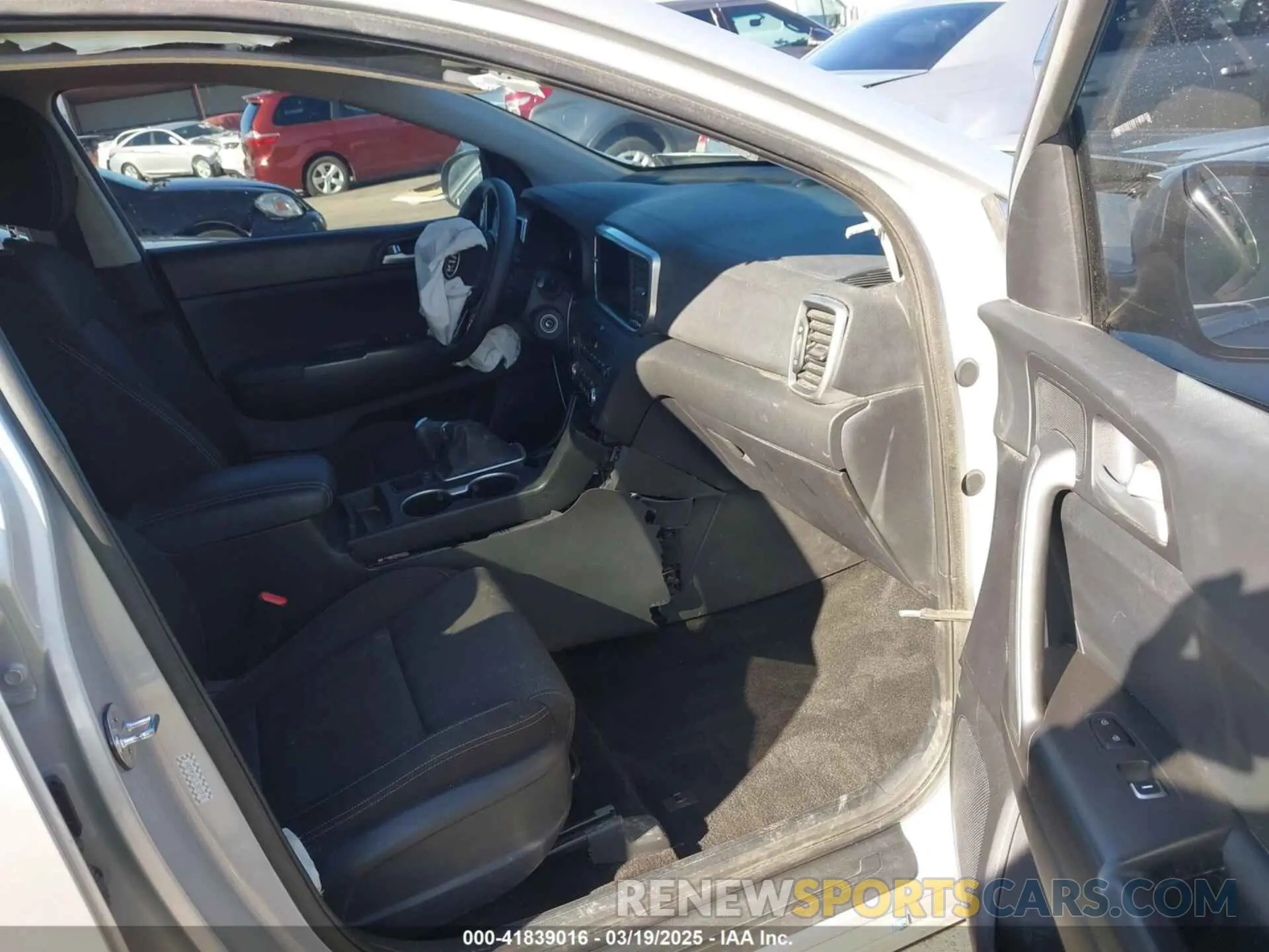 5 Photograph of a damaged car KNDPM3AC3L7815978 KIA SPORTAGE 2020