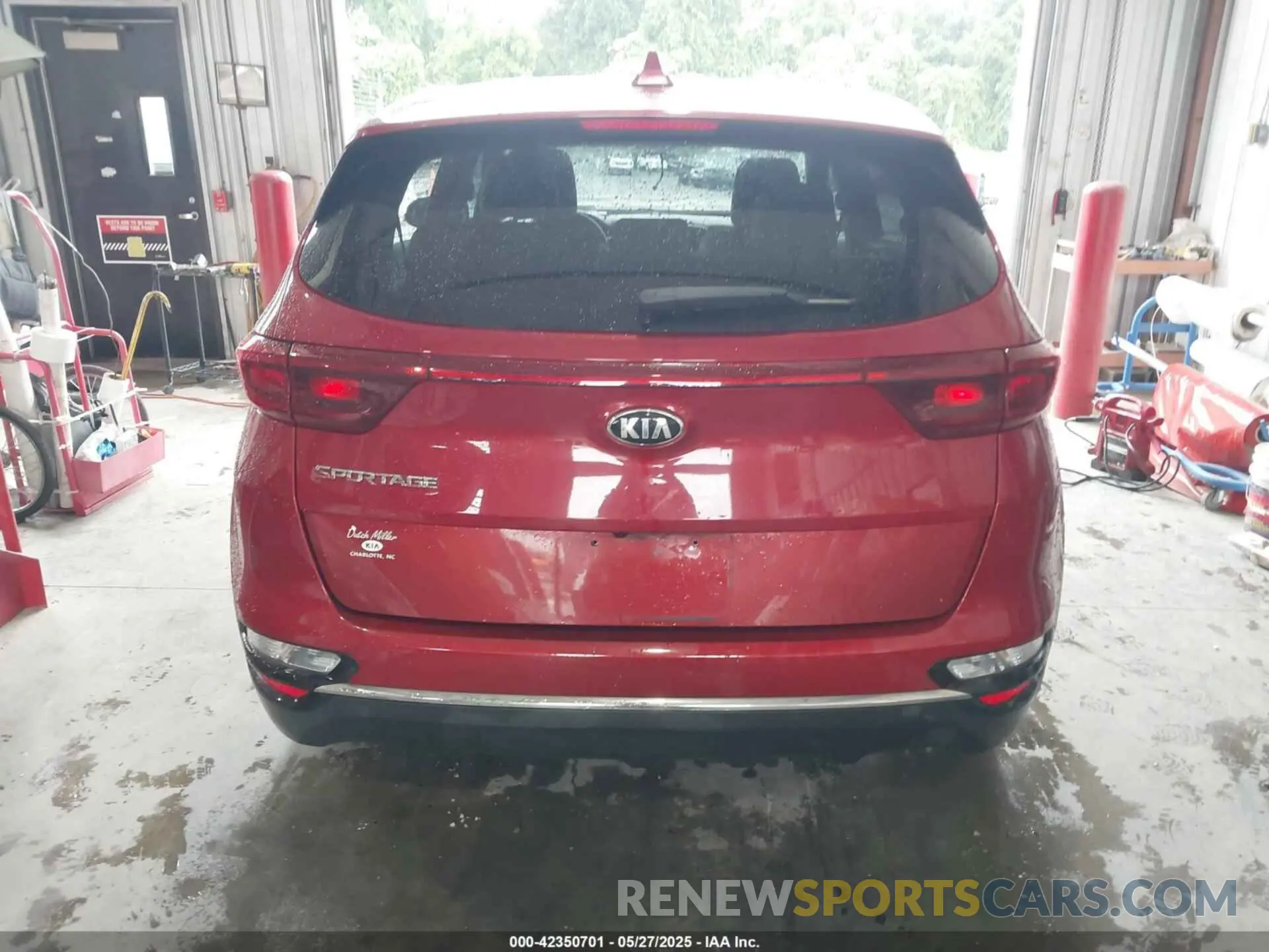 16 Photograph of a damaged car KNDPM3AC4L7650569 KIA SPORTAGE 2020