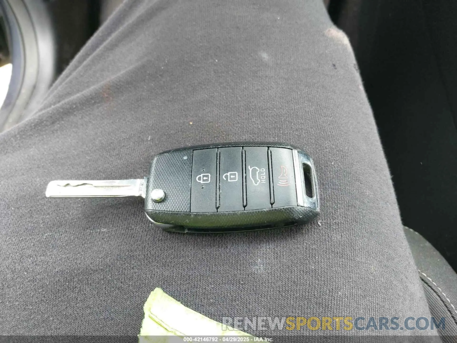 11 Photograph of a damaged car KNDPM3AC4L7651723 KIA SPORTAGE 2020